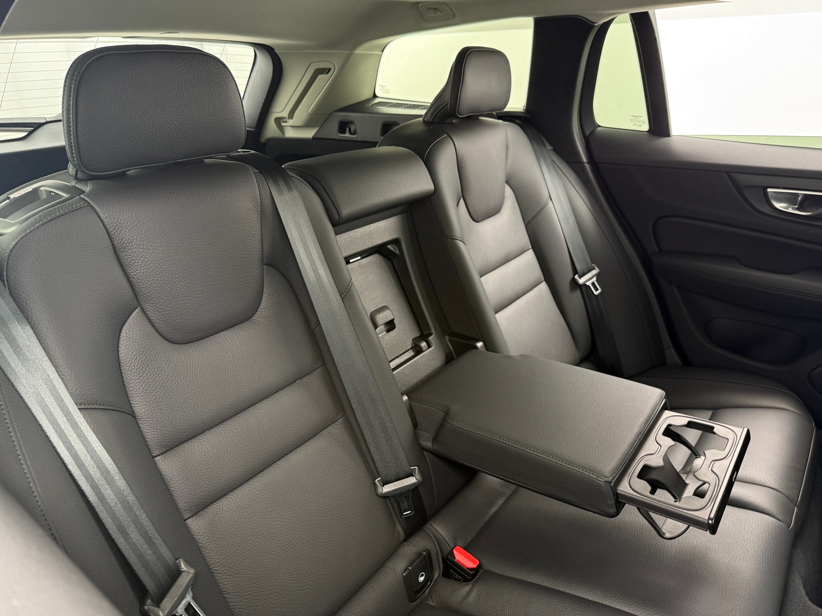 Thumbnail: 2025 Volvo V60 - 5