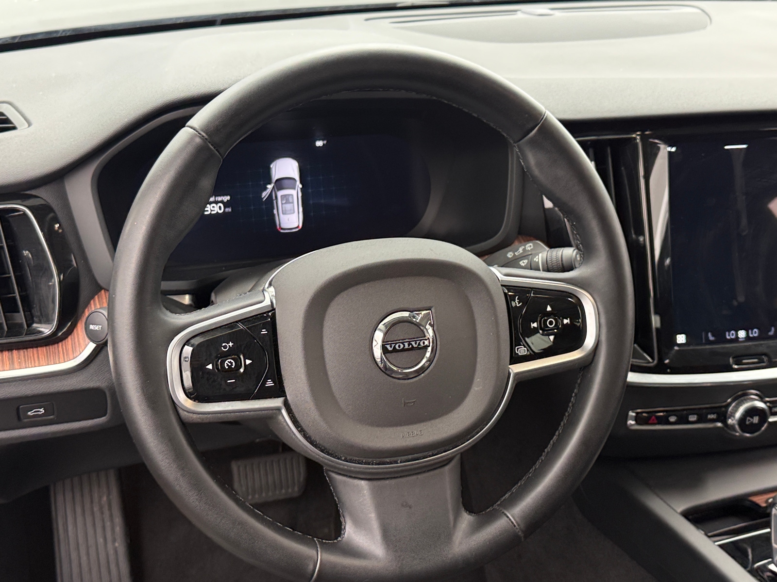 Thumbnail: 2025 Volvo V60 - 4