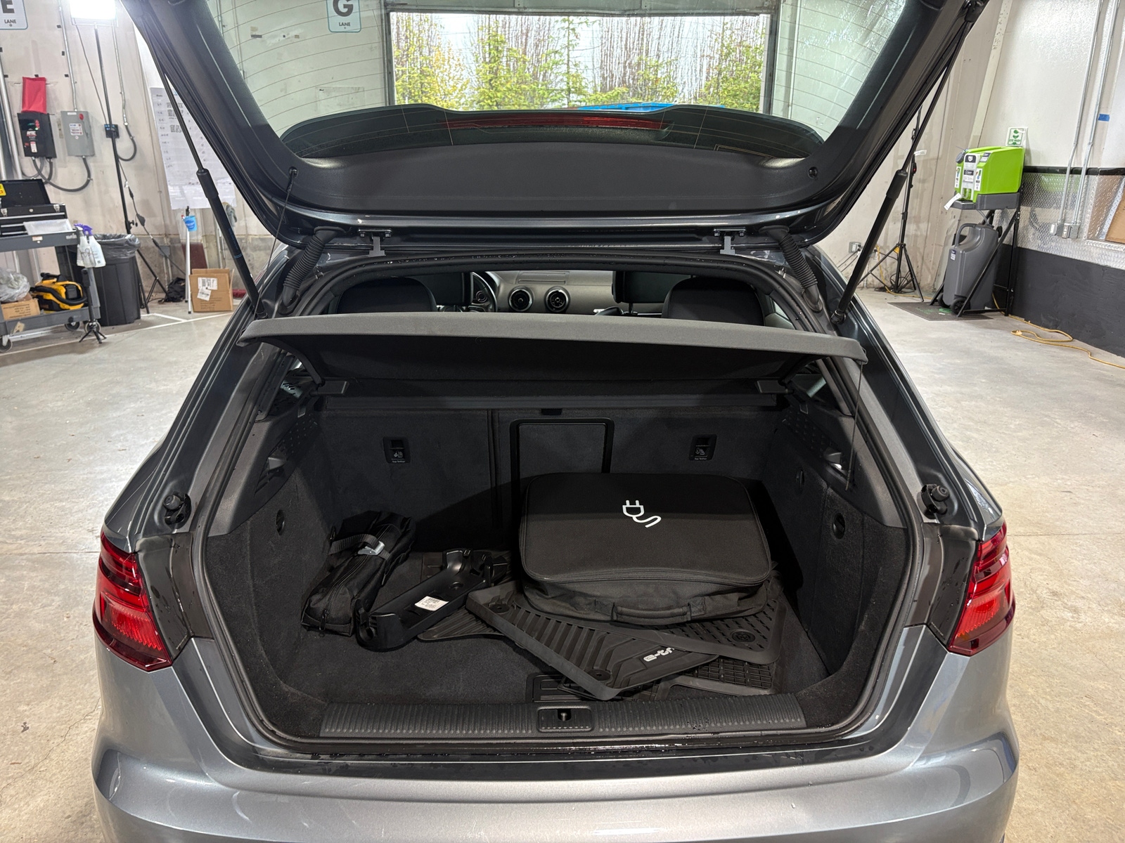 Thumbnail: 2018 Audi A3 e-tron - 6