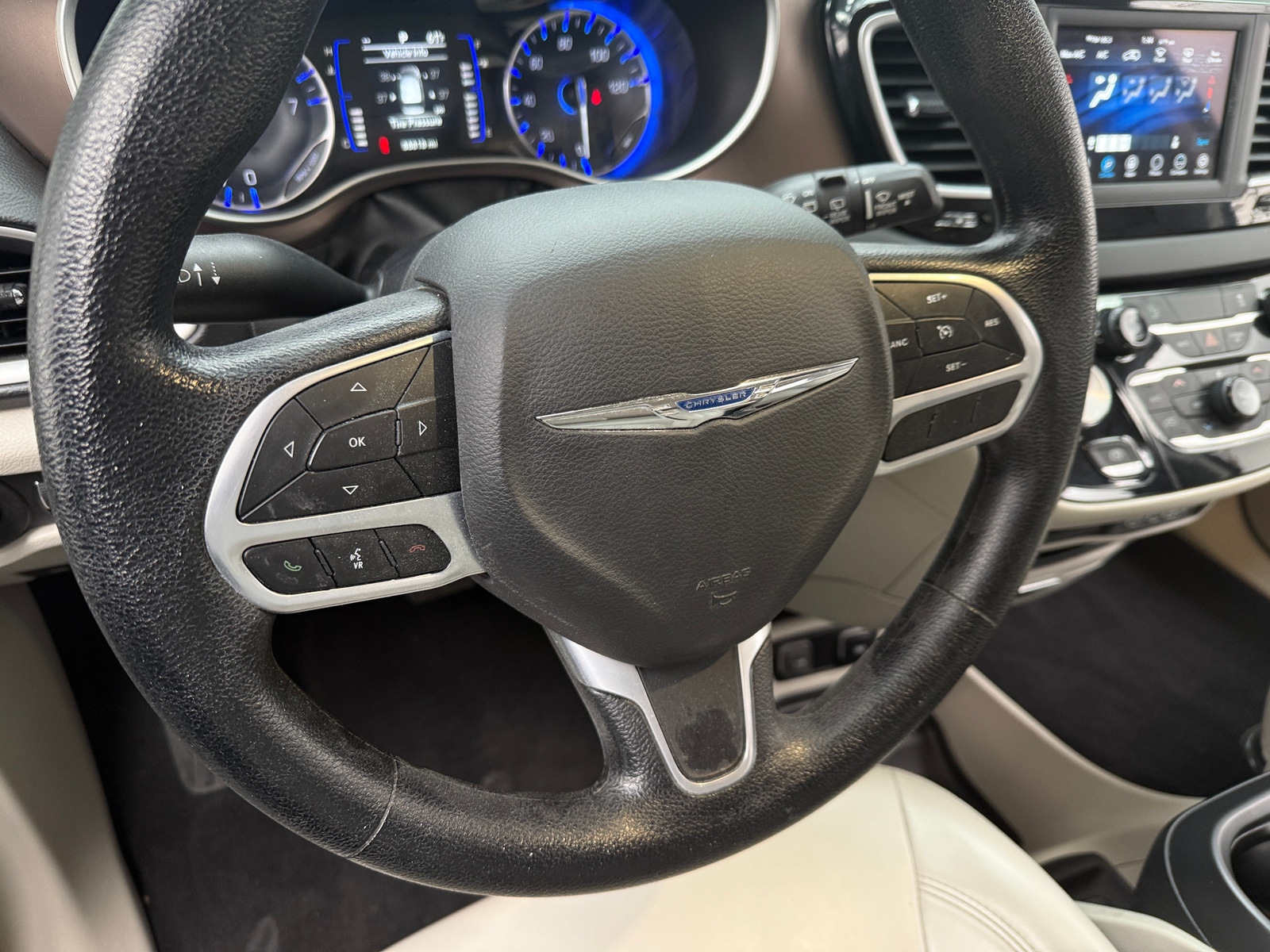 Thumbnail: 2021 Chrysler Voyager - 4