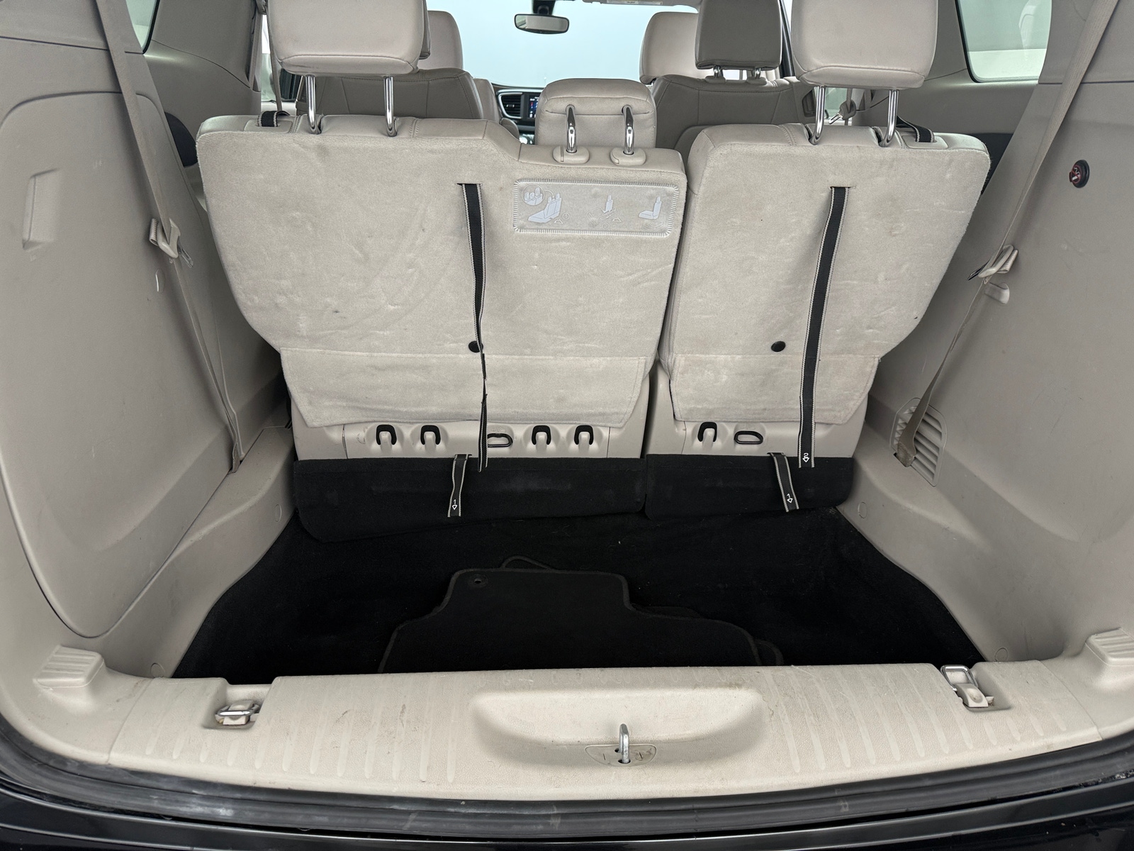 Thumbnail: 2021 Chrysler Voyager - 6