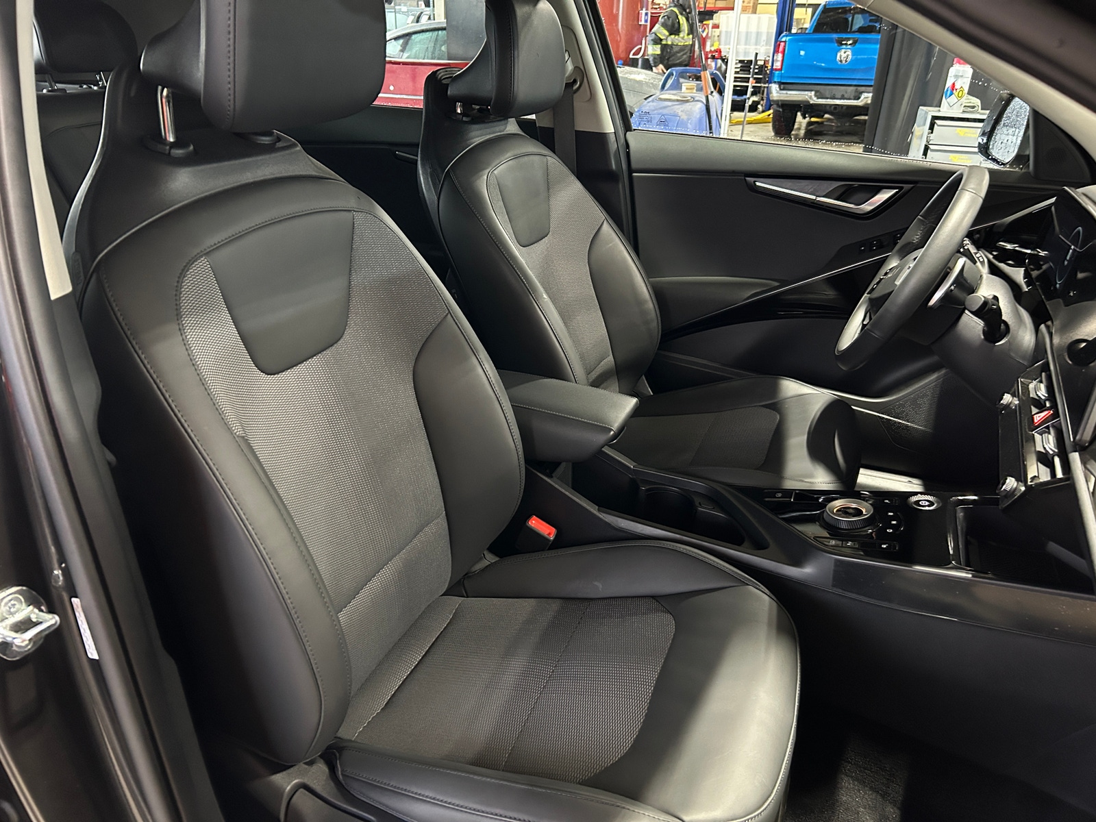 Thumbnail: 2023 Kia Niro - 2