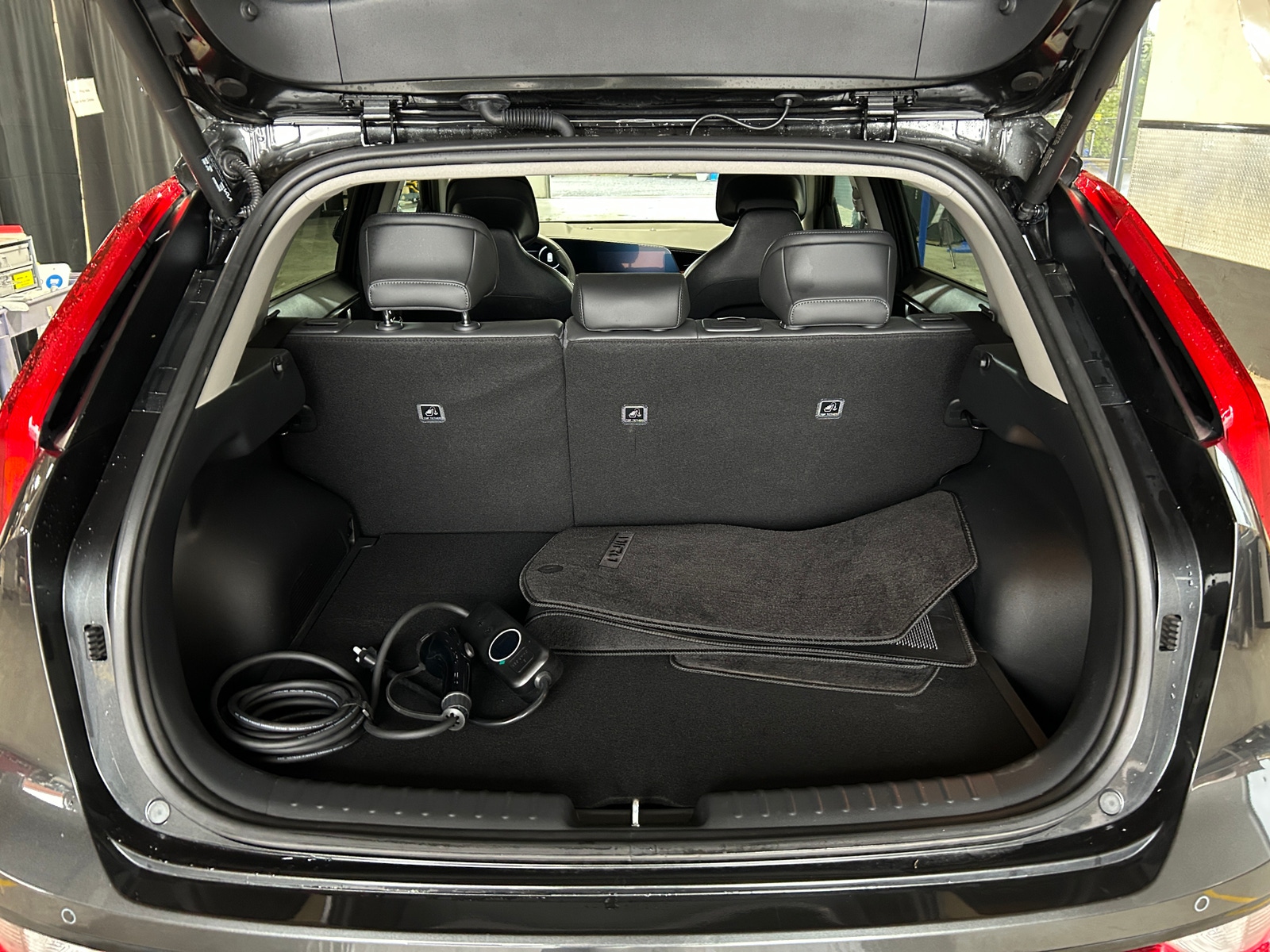 Thumbnail: 2023 Kia Niro - 7