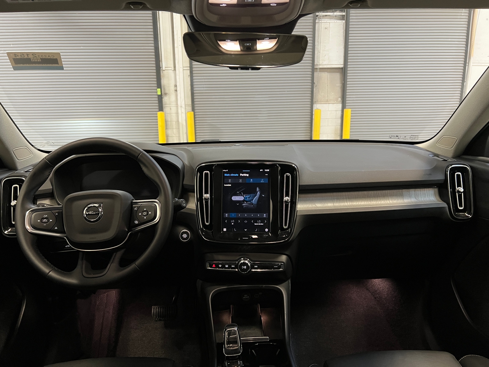 Thumbnail: 2025 Volvo XC40 - 2