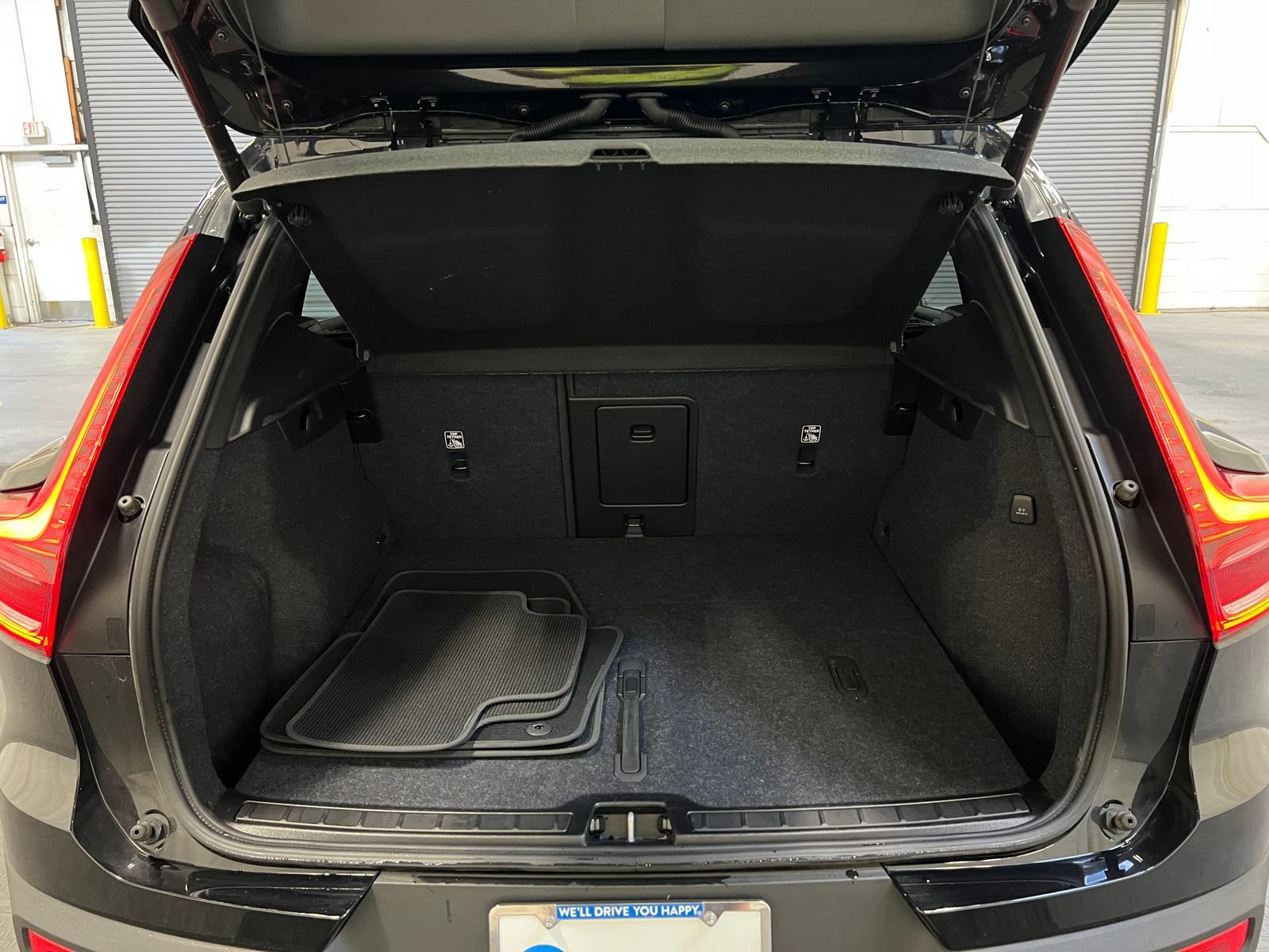 Thumbnail: 2025 Volvo XC40 - 6