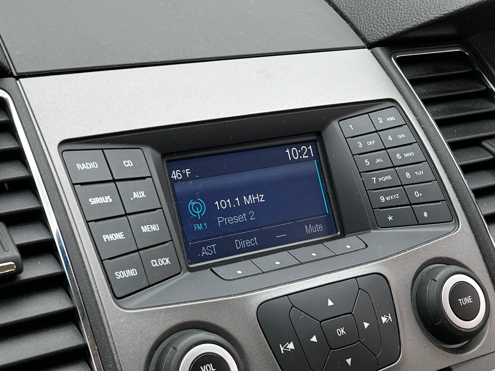 Thumbnail: 2015 Ford Taurus - 4