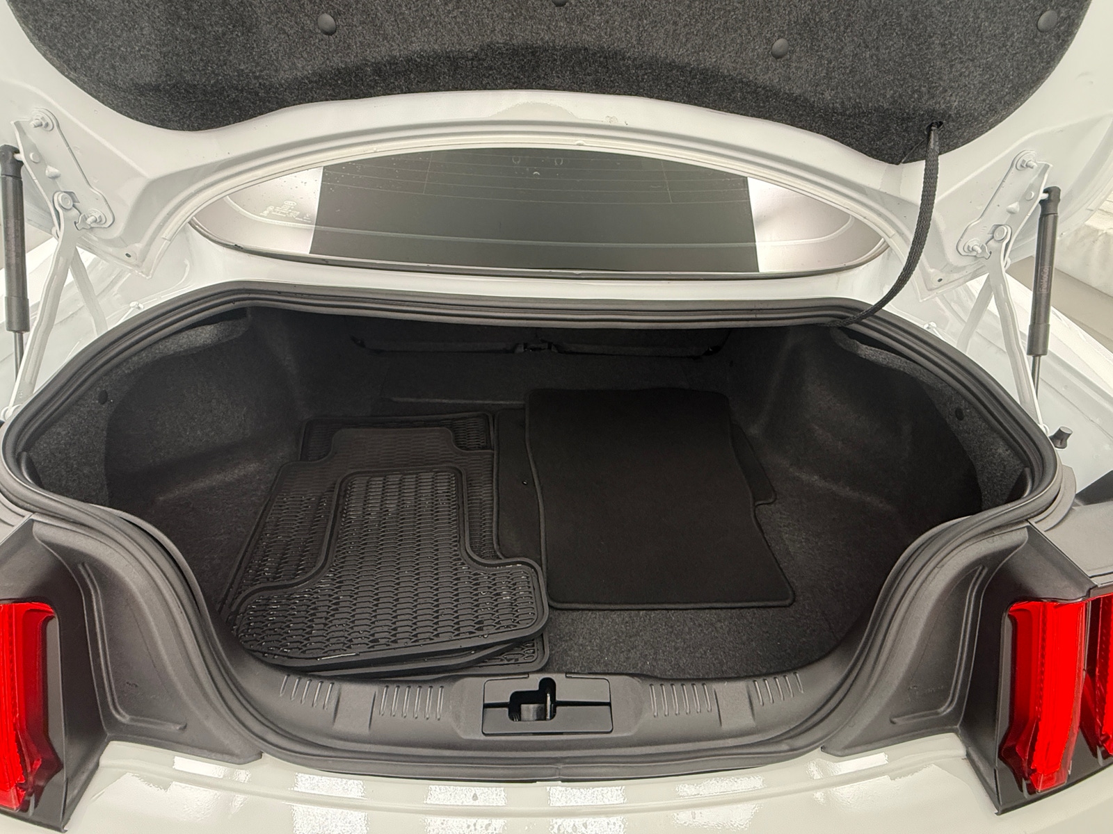 Thumbnail: 2022 Ford Mustang - 5