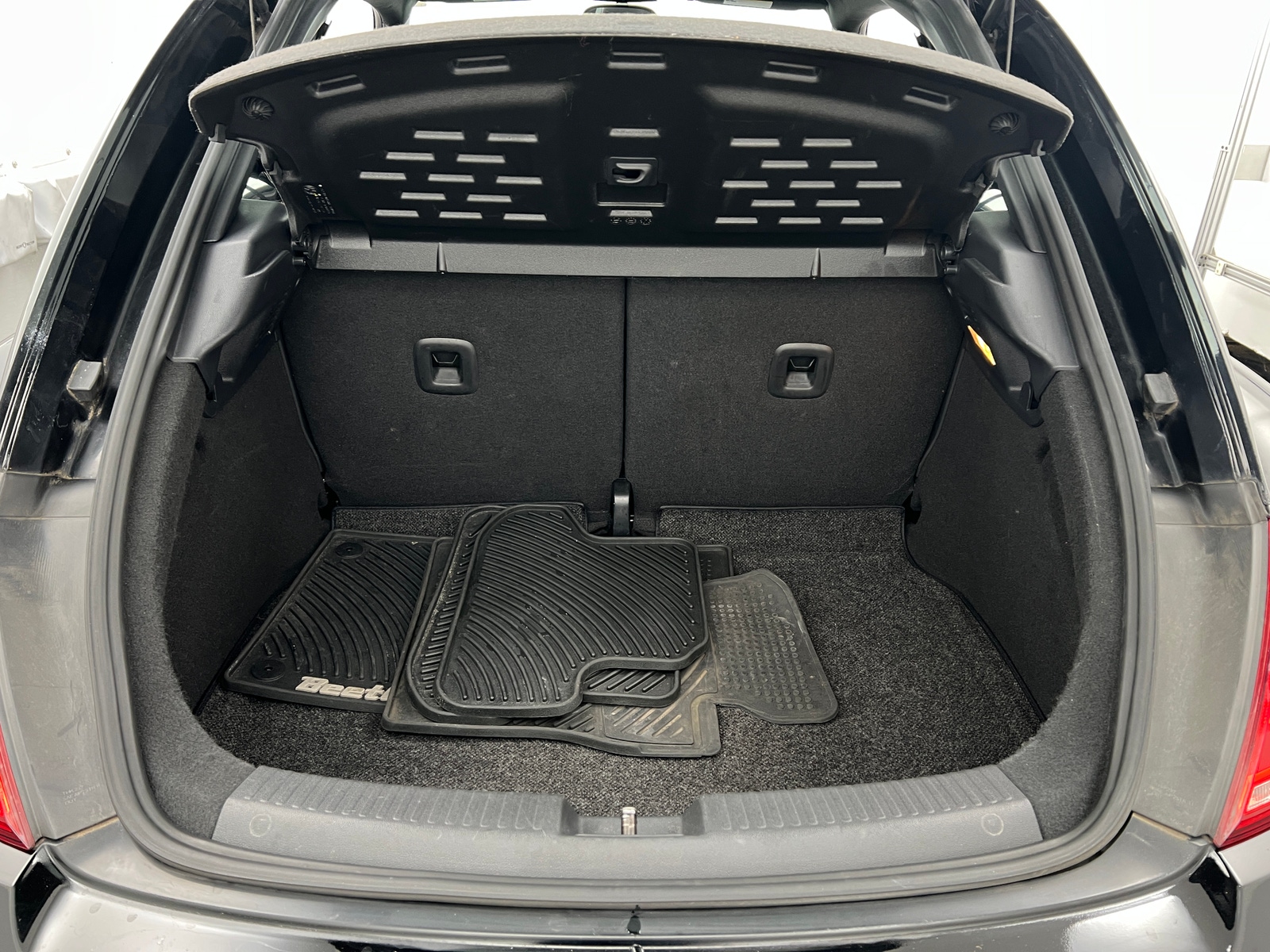 Thumbnail: 2013 Volkswagen Beetle - 6