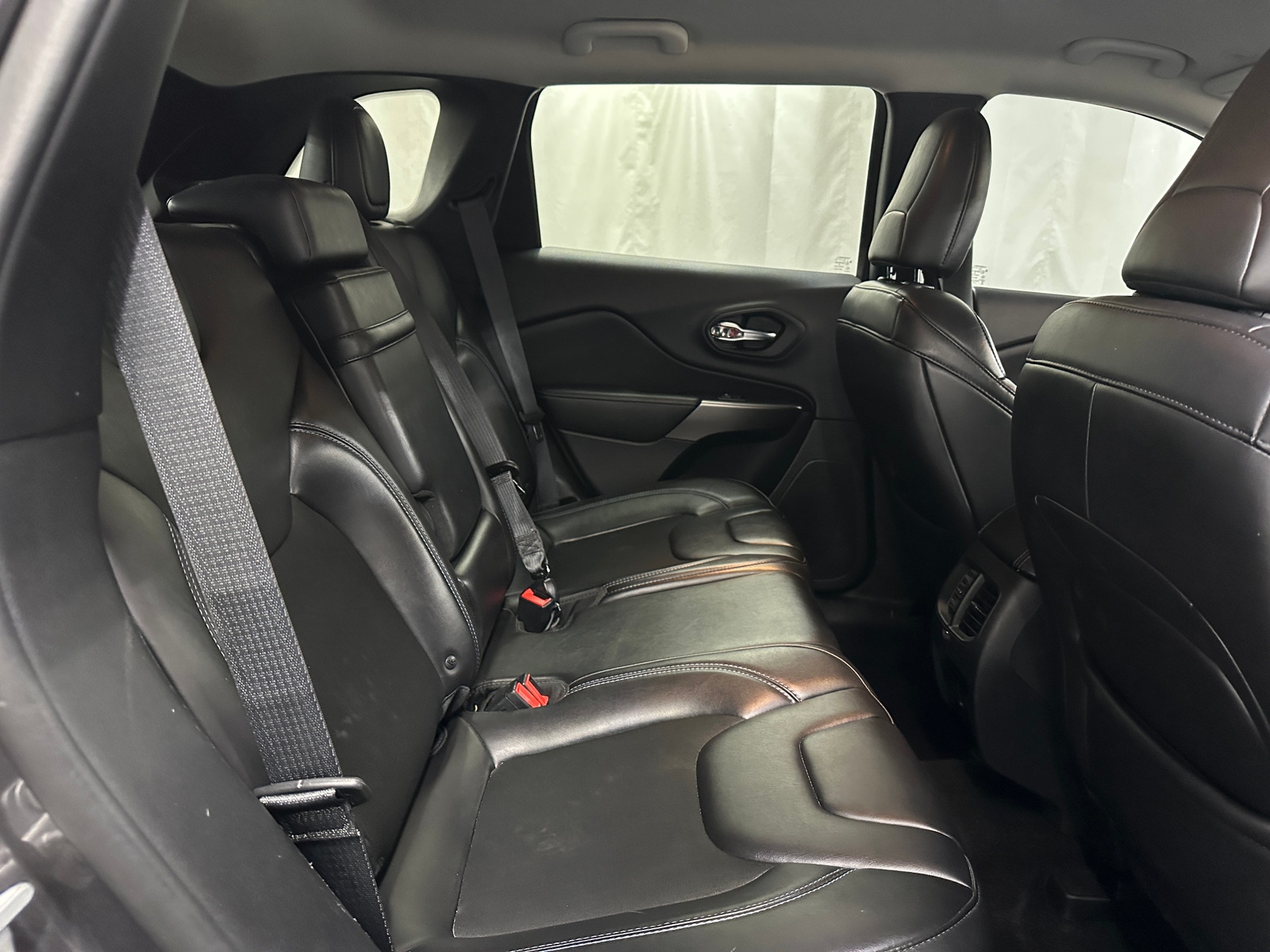 Thumbnail: 2019 Jeep Cherokee - 6