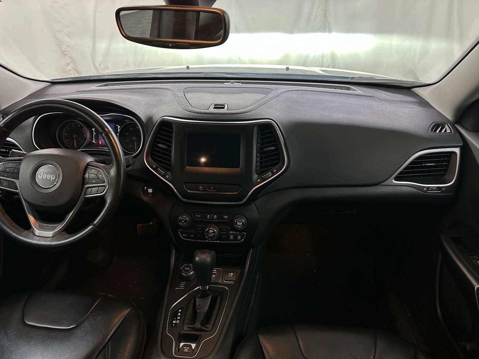 Thumbnail: 2019 Jeep Cherokee - 3