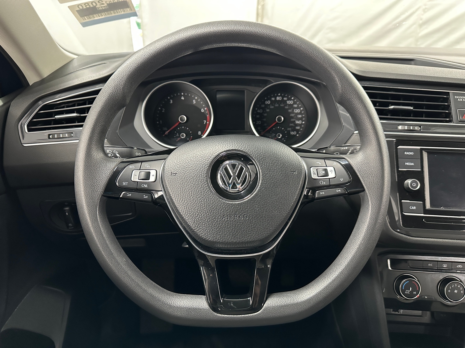 Thumbnail: 2018 Volkswagen Tiguan - 5