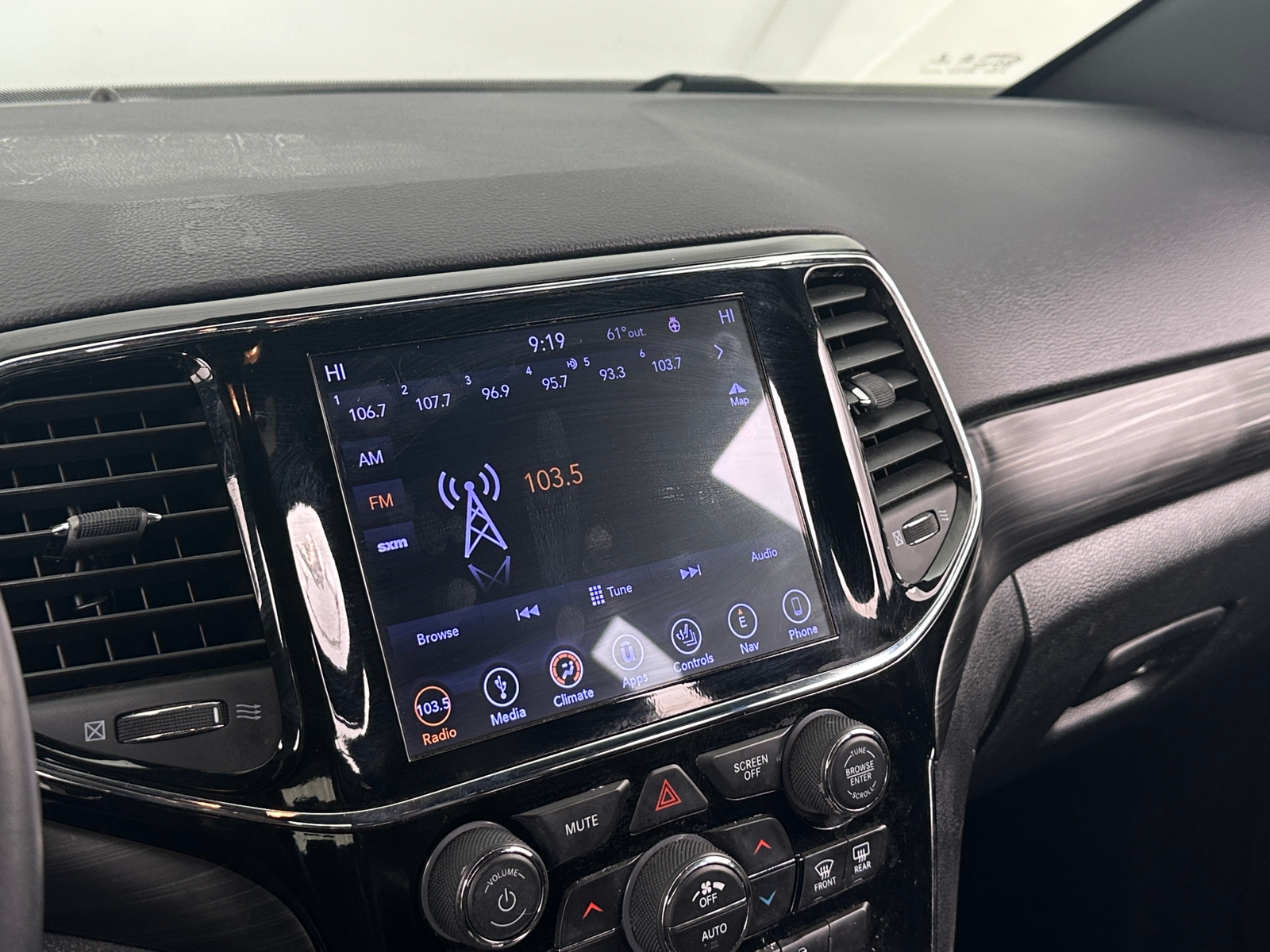 Thumbnail: 2019 Jeep Grand Cherokee - 4