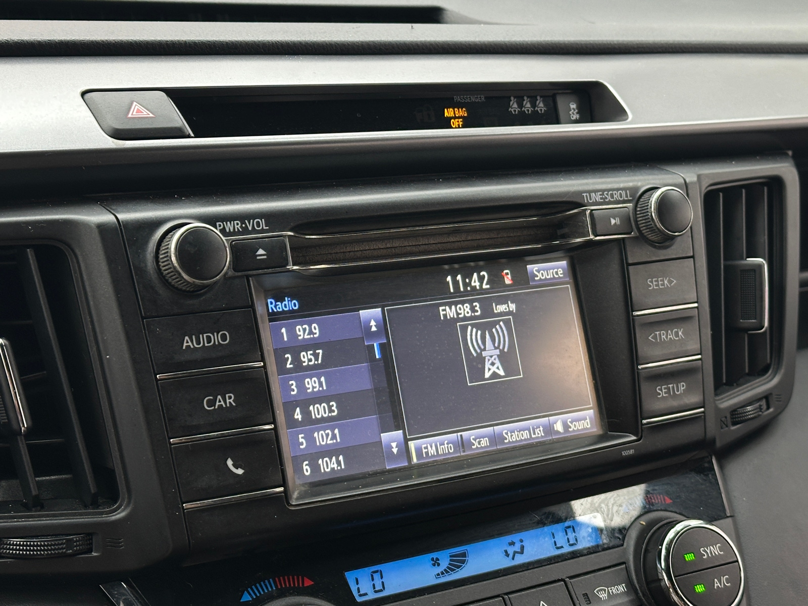 Thumbnail: 2017 Toyota RAV4 - 3