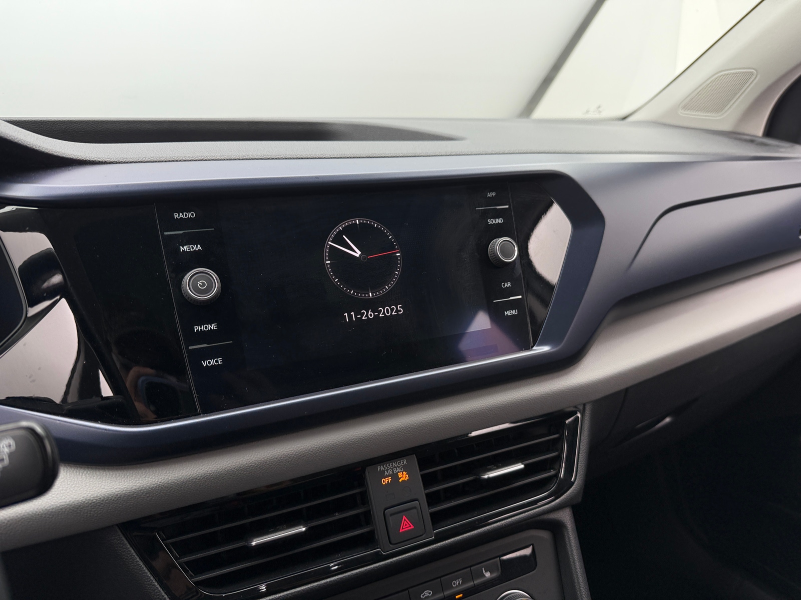 Thumbnail: 2022 Volkswagen Taos - 4