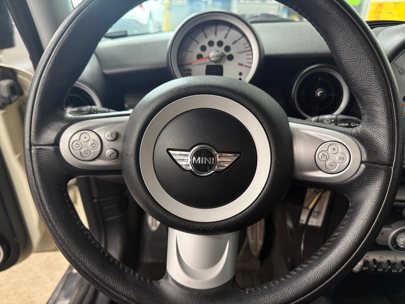 Thumbnail: 2010 MINI Cooper Hardtop - 4