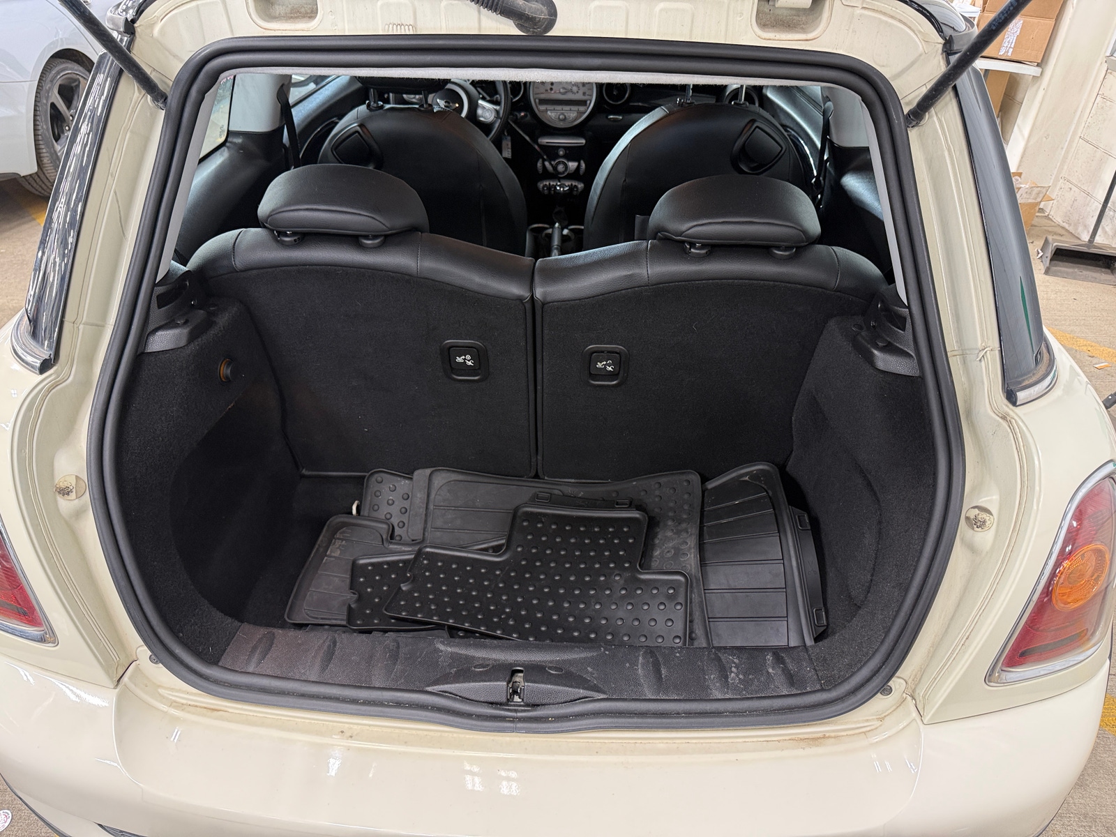 Thumbnail: 2010 MINI Cooper Hardtop - 6