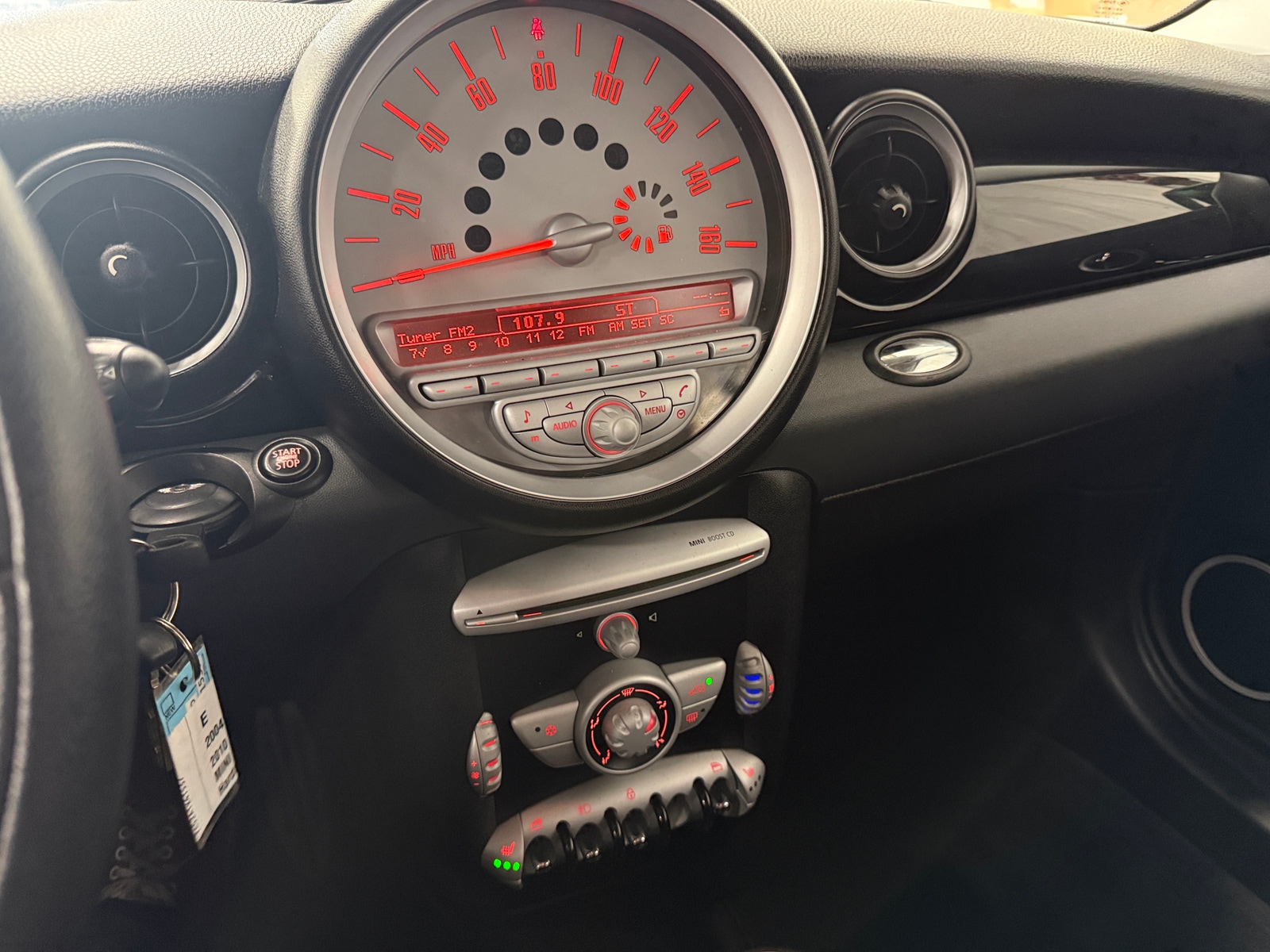 Thumbnail: 2010 MINI Cooper Hardtop - 3