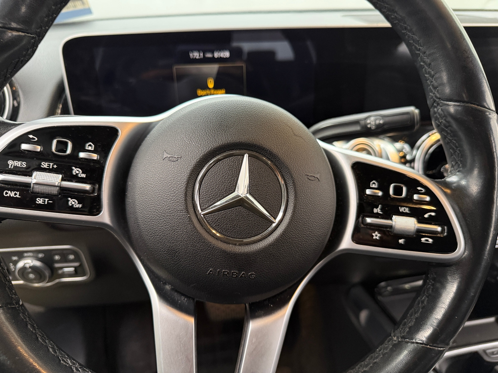 Thumbnail: 2020 Mercedes-Benz GLB - 4