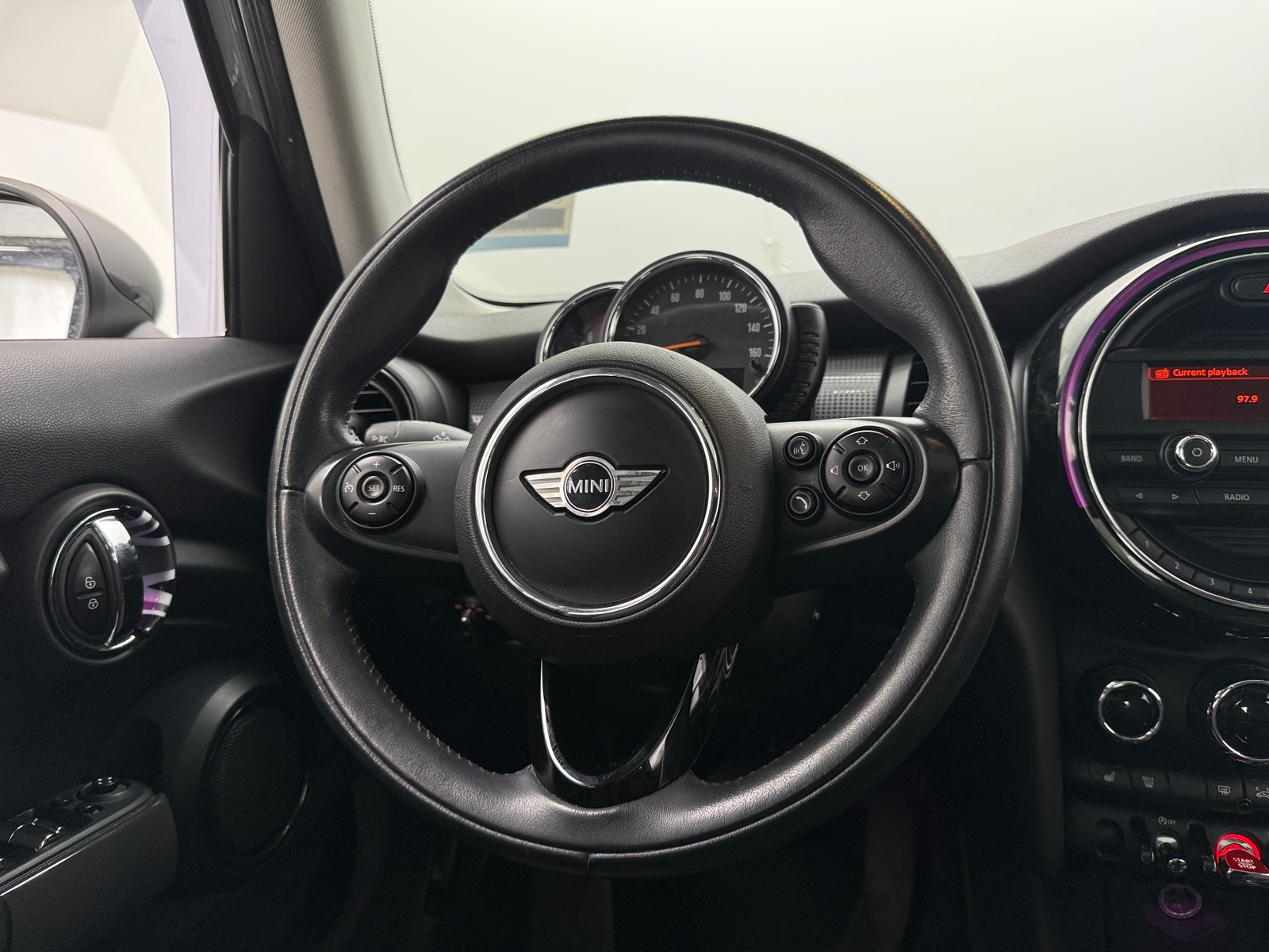 Thumbnail: 2015 MINI Cooper Hardtop - 4