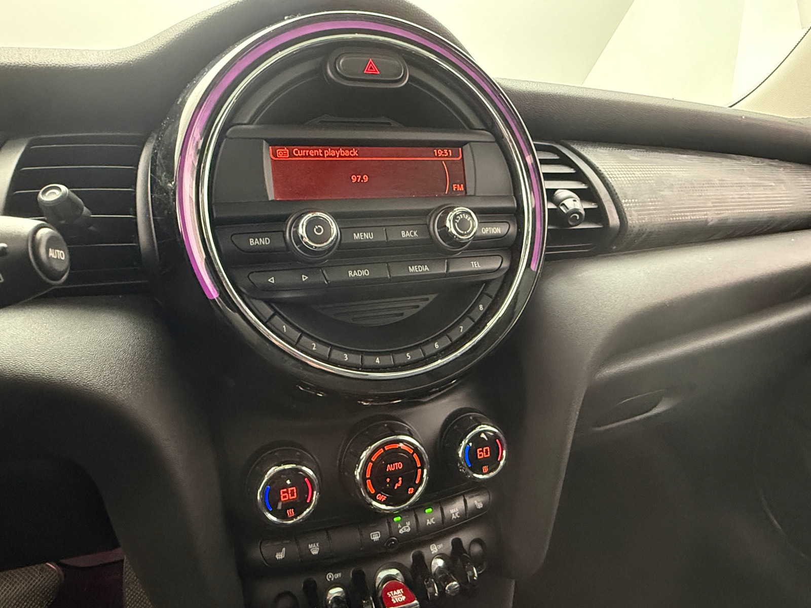 Thumbnail: 2015 MINI Cooper Hardtop - 3