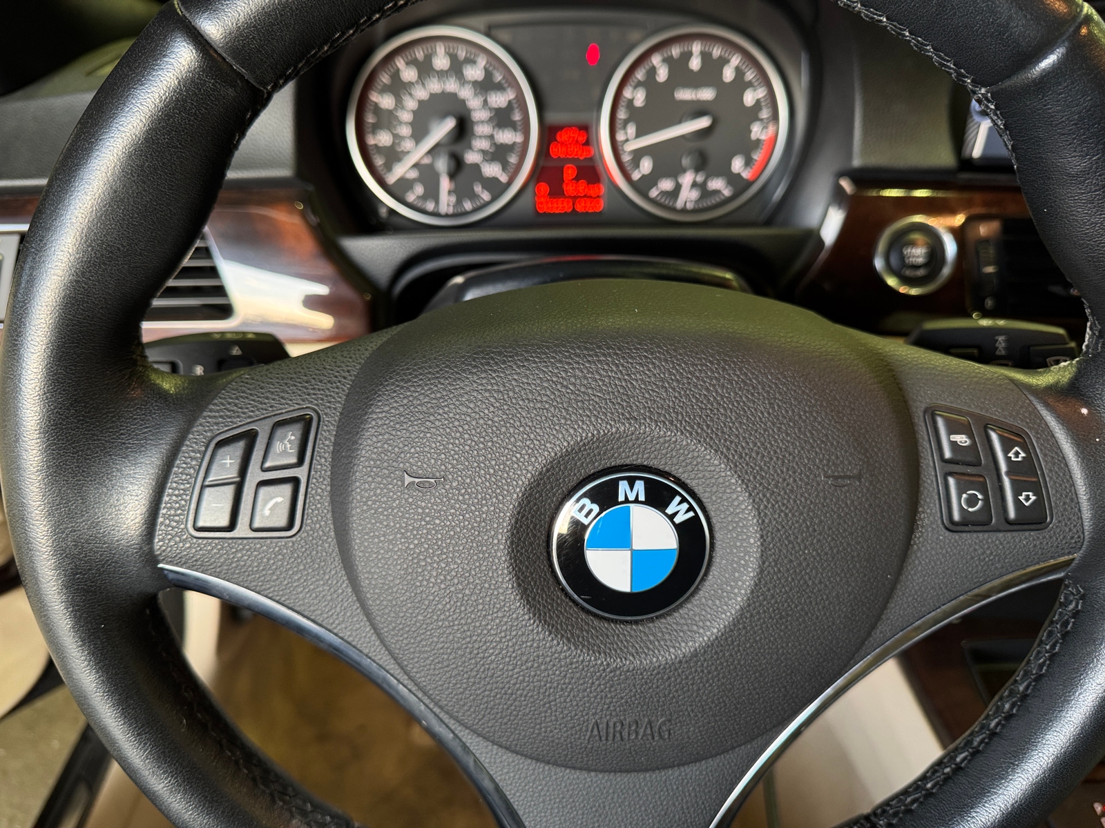 Thumbnail: 2011 BMW 3 Series - 4