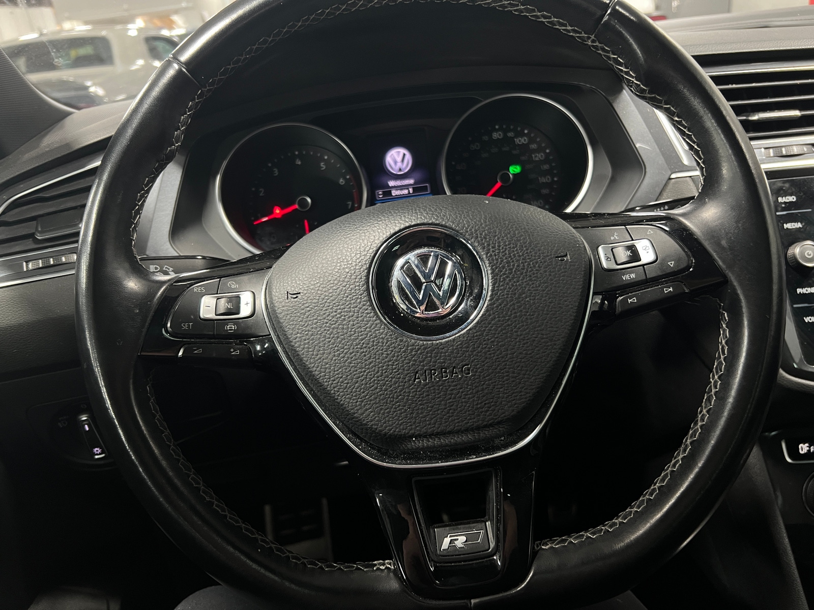 Thumbnail: 2020 Volkswagen Tiguan - 4