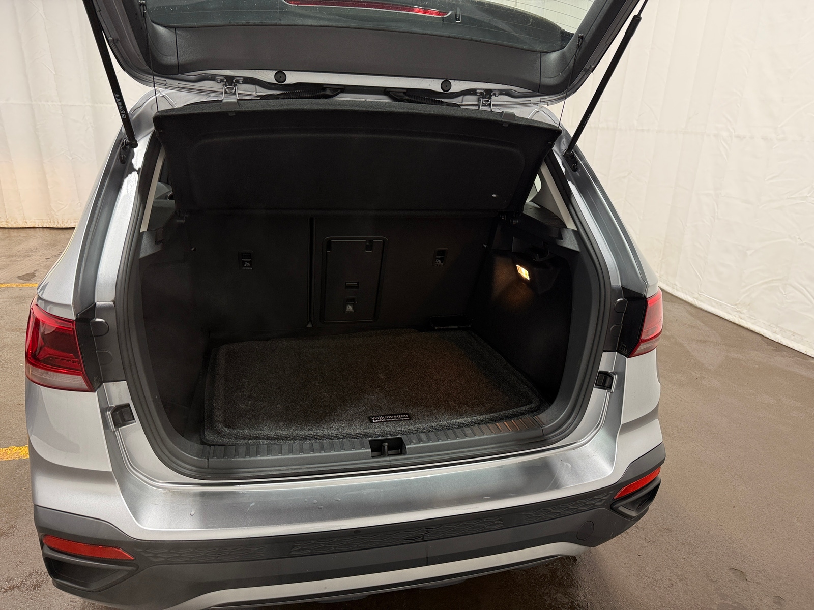 Thumbnail: 2023 Volkswagen Taos - 7