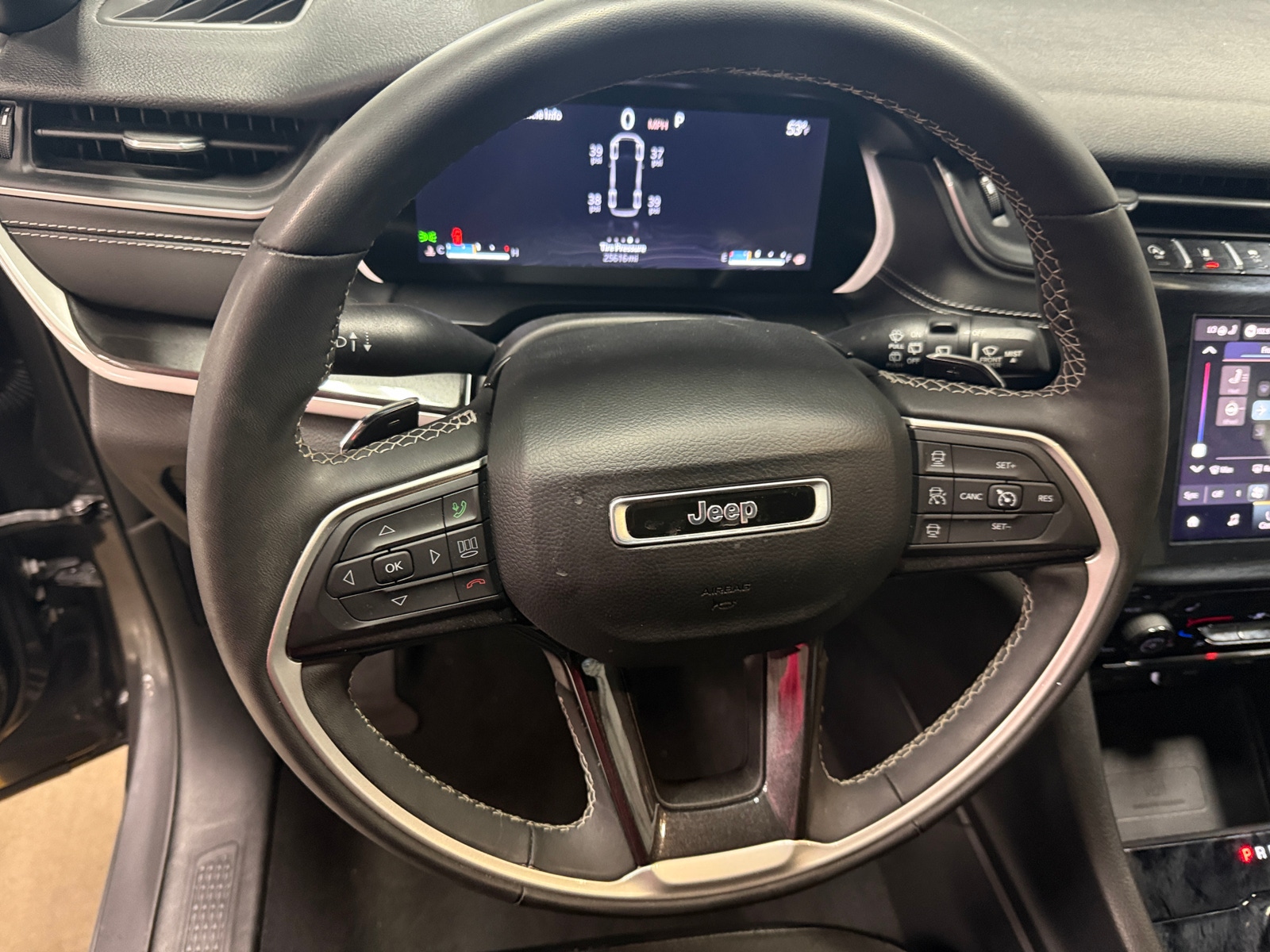 Thumbnail: 2023 Jeep Grand Cherokee L - 4