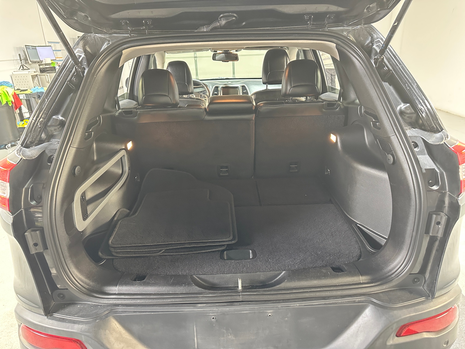 Thumbnail: 2015 Jeep Cherokee - 6