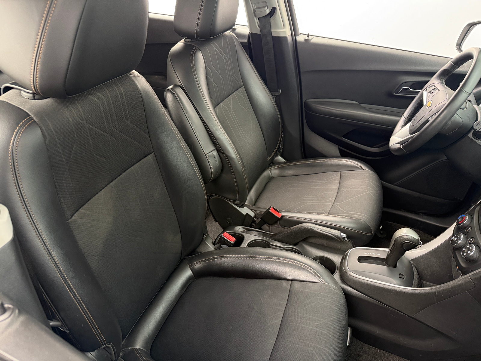 Thumbnail: 2017 Chevrolet Trax - 2