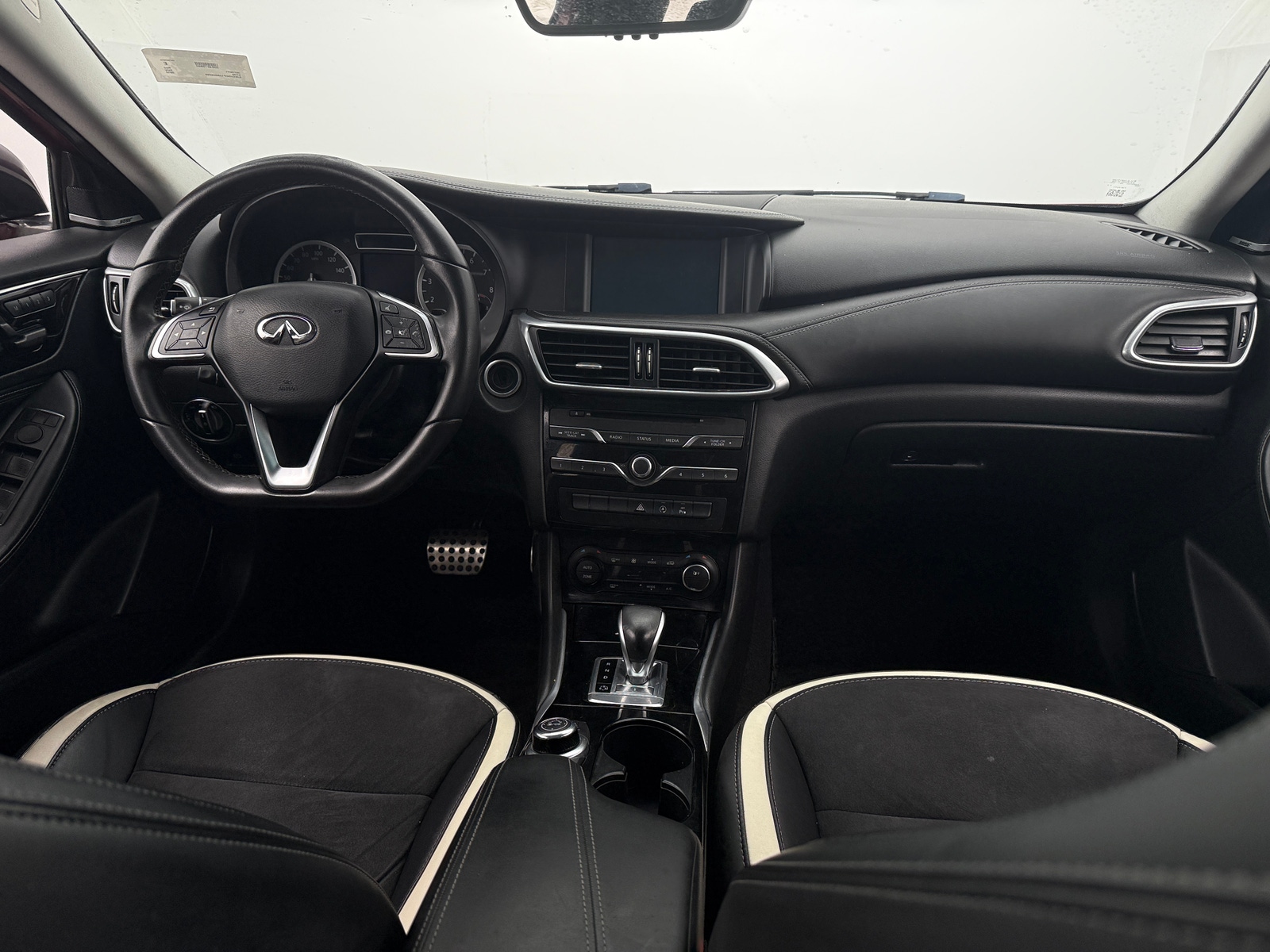 Thumbnail: 2018 INFINITI QX30 - 2