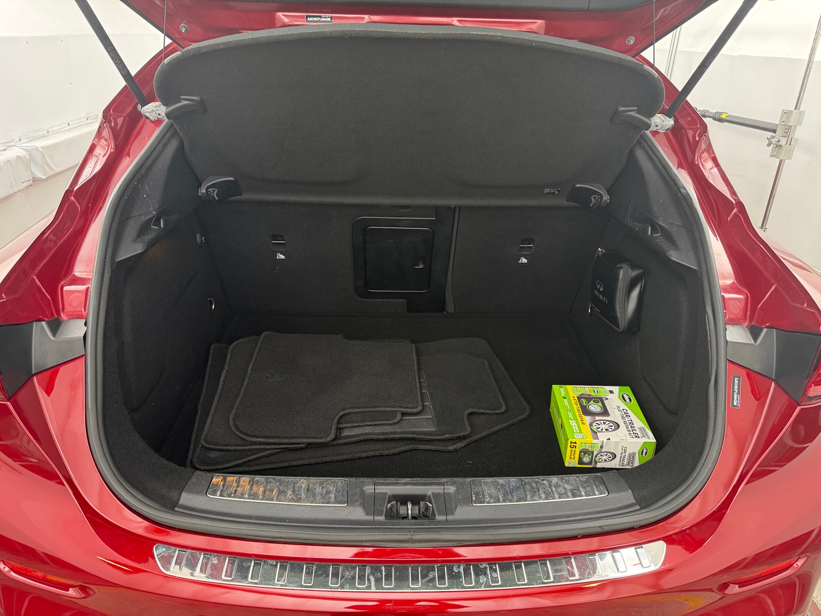 Thumbnail: 2018 INFINITI QX30 - 6