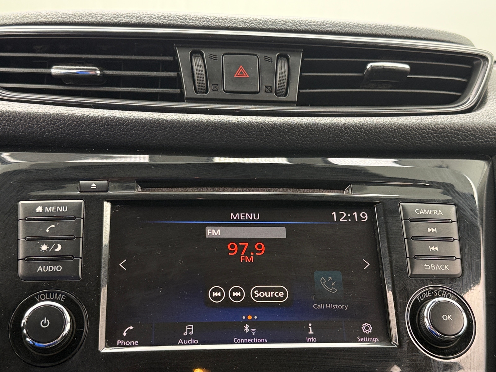 Thumbnail: 2019 Nissan Rogue - 4