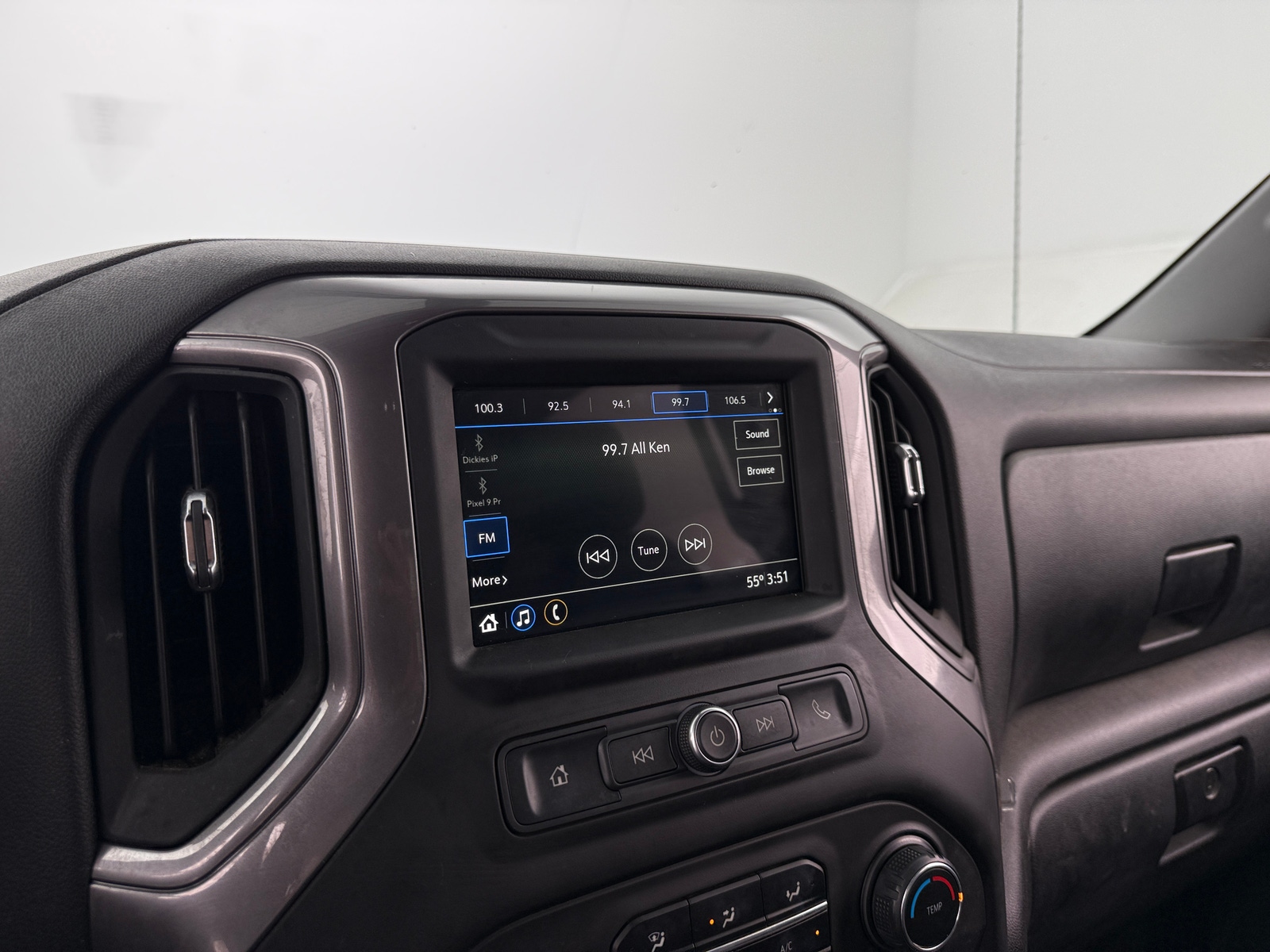 Thumbnail: 2019 Chevrolet Silverado 1500 - 3