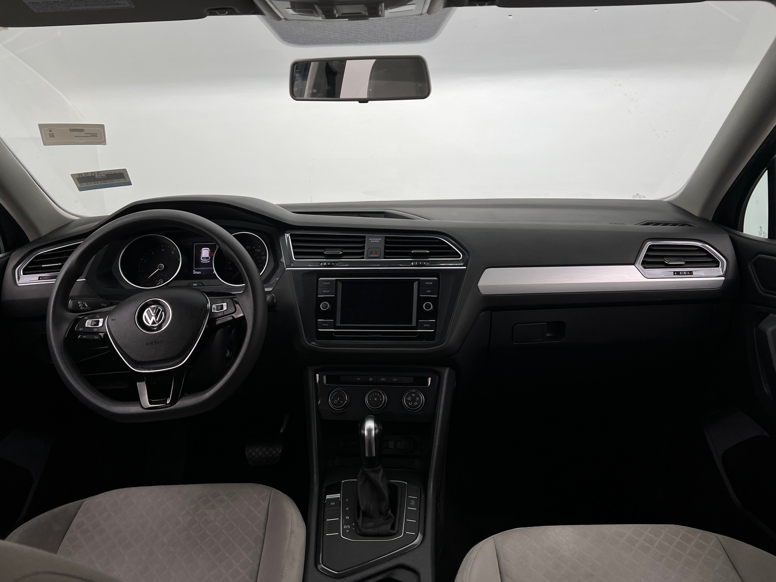 Thumbnail: 2020 Volkswagen Tiguan - 3