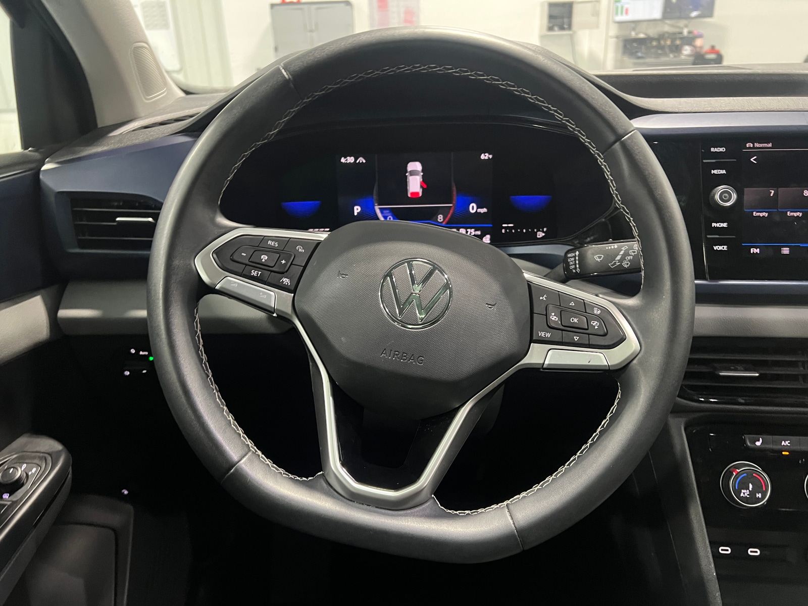 Thumbnail: 2023 Volkswagen Taos - 4