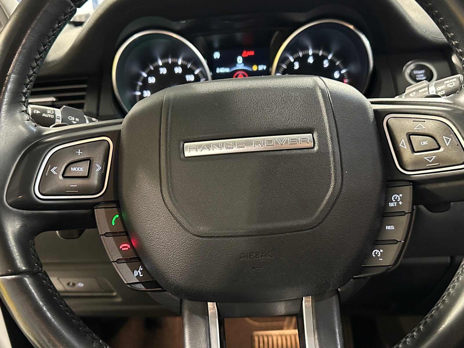 Thumbnail: 2018 Land Rover Range Rover Evoque - 4