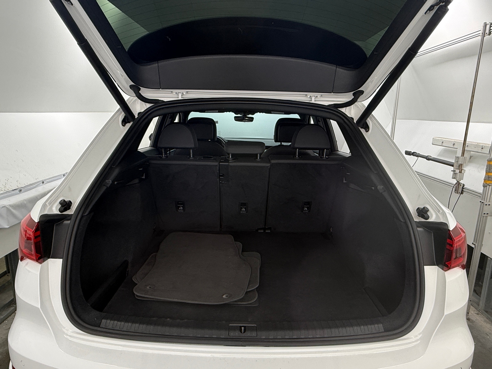 Thumbnail: 2020 Audi Q3 - 6