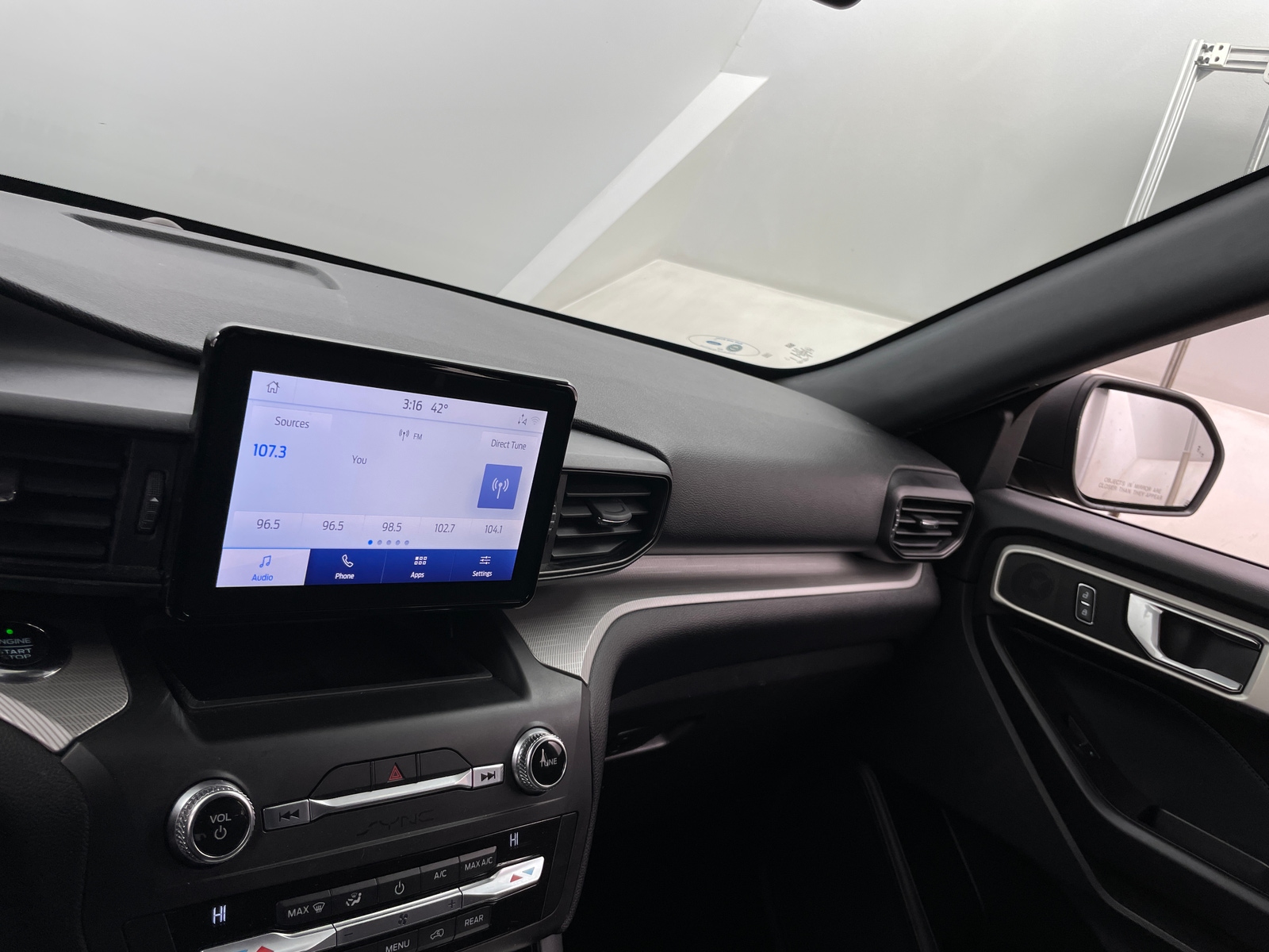 Thumbnail: 2020 Ford Explorer - 4