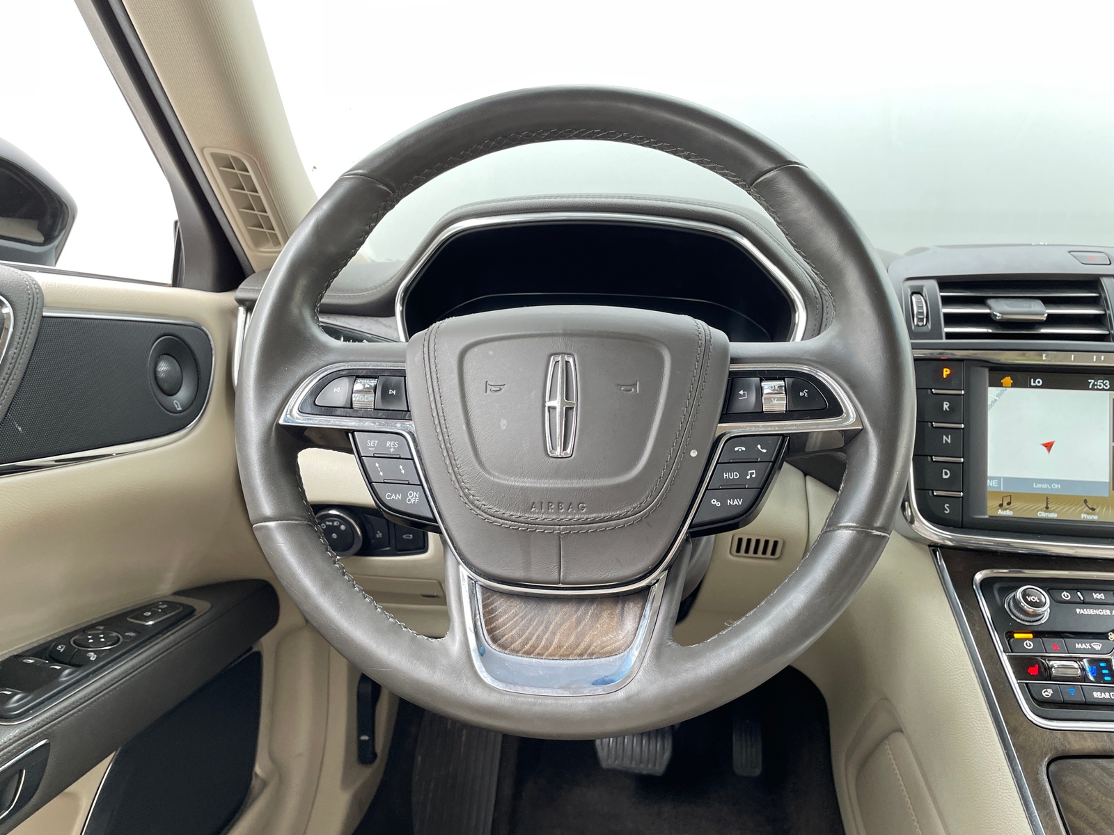 Thumbnail: 2018 Lincoln Continental - 4