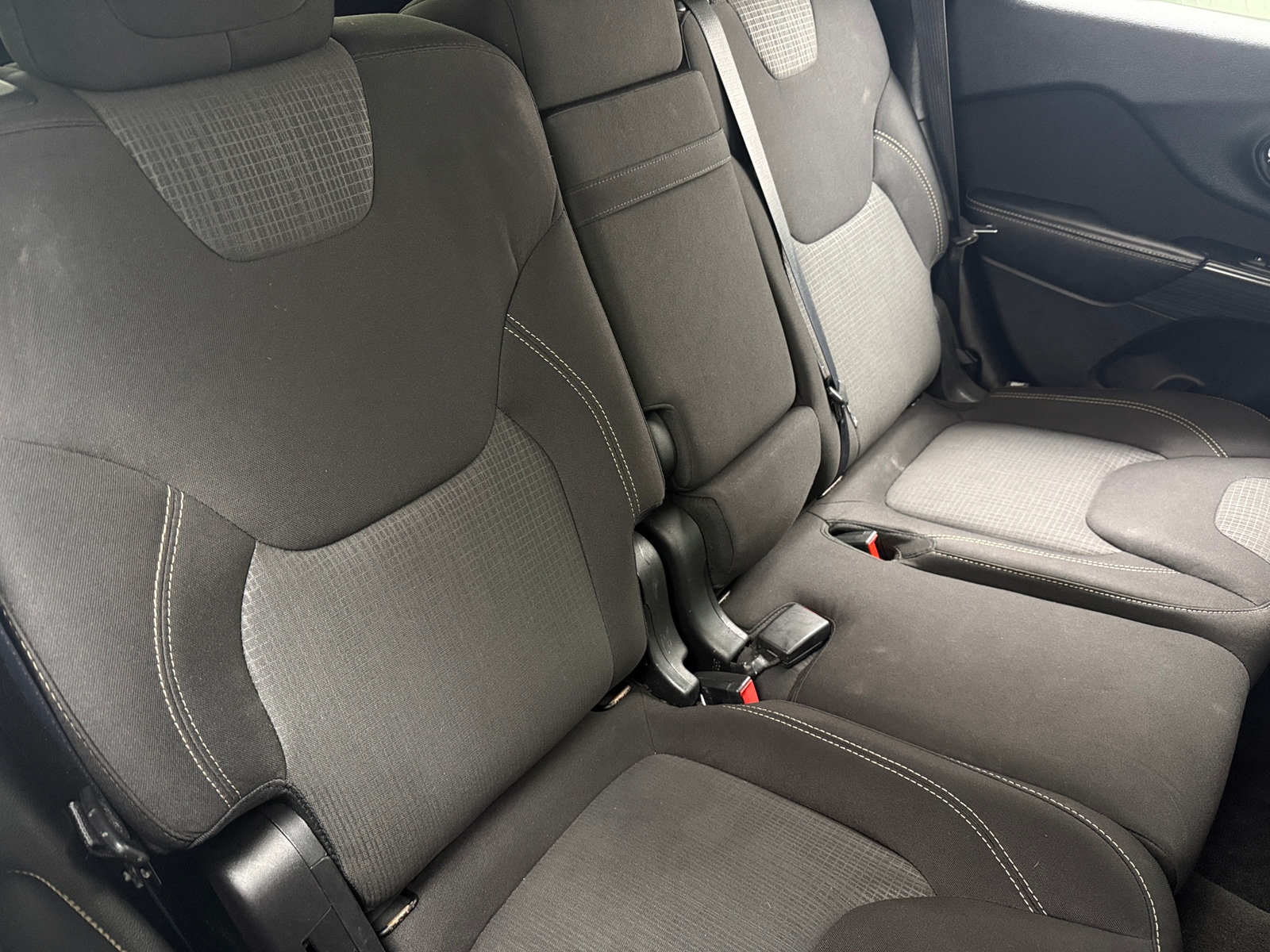 Thumbnail: 2016 Jeep Cherokee - 6