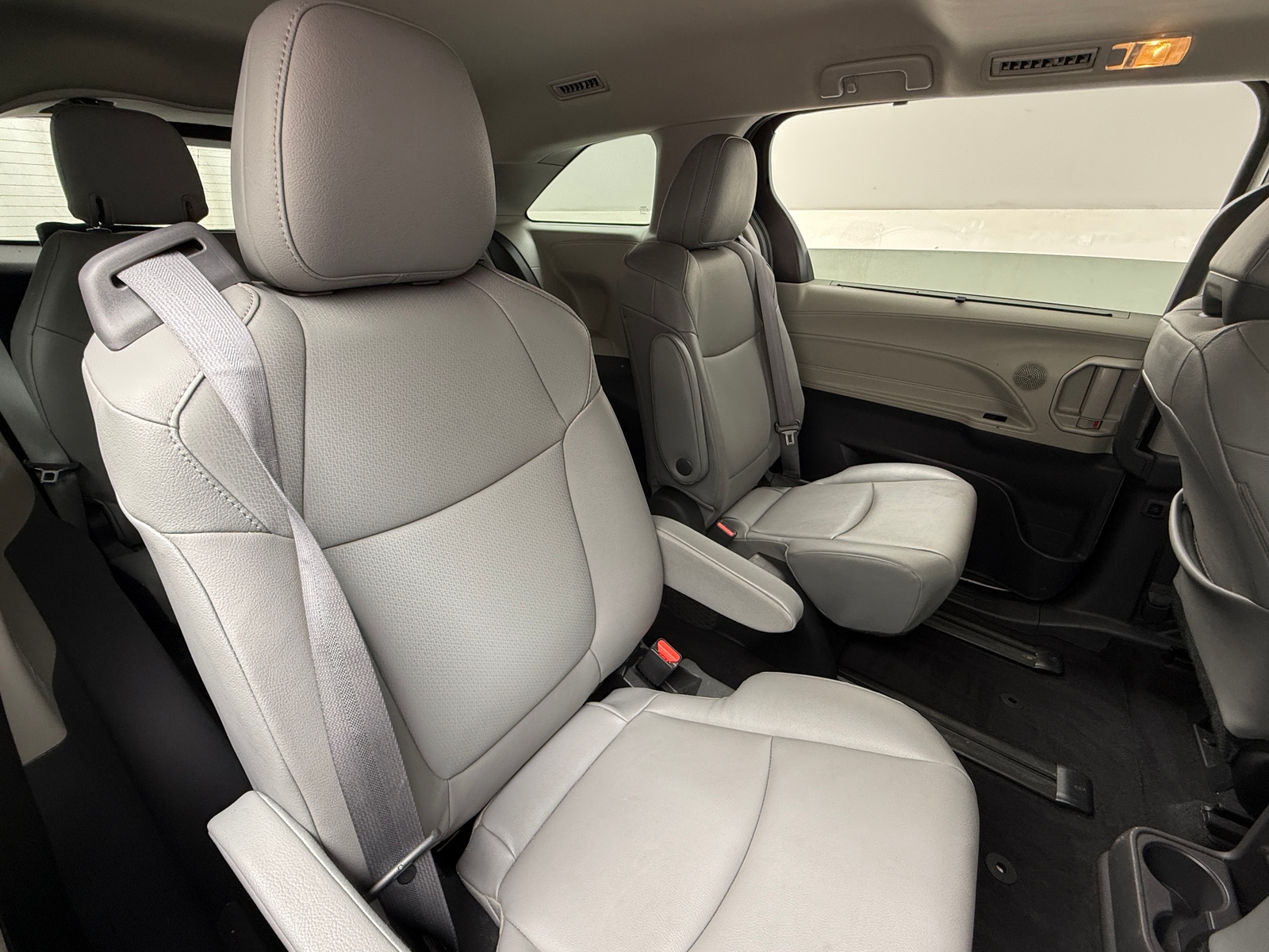 Thumbnail: 2022 Toyota Sienna - 5