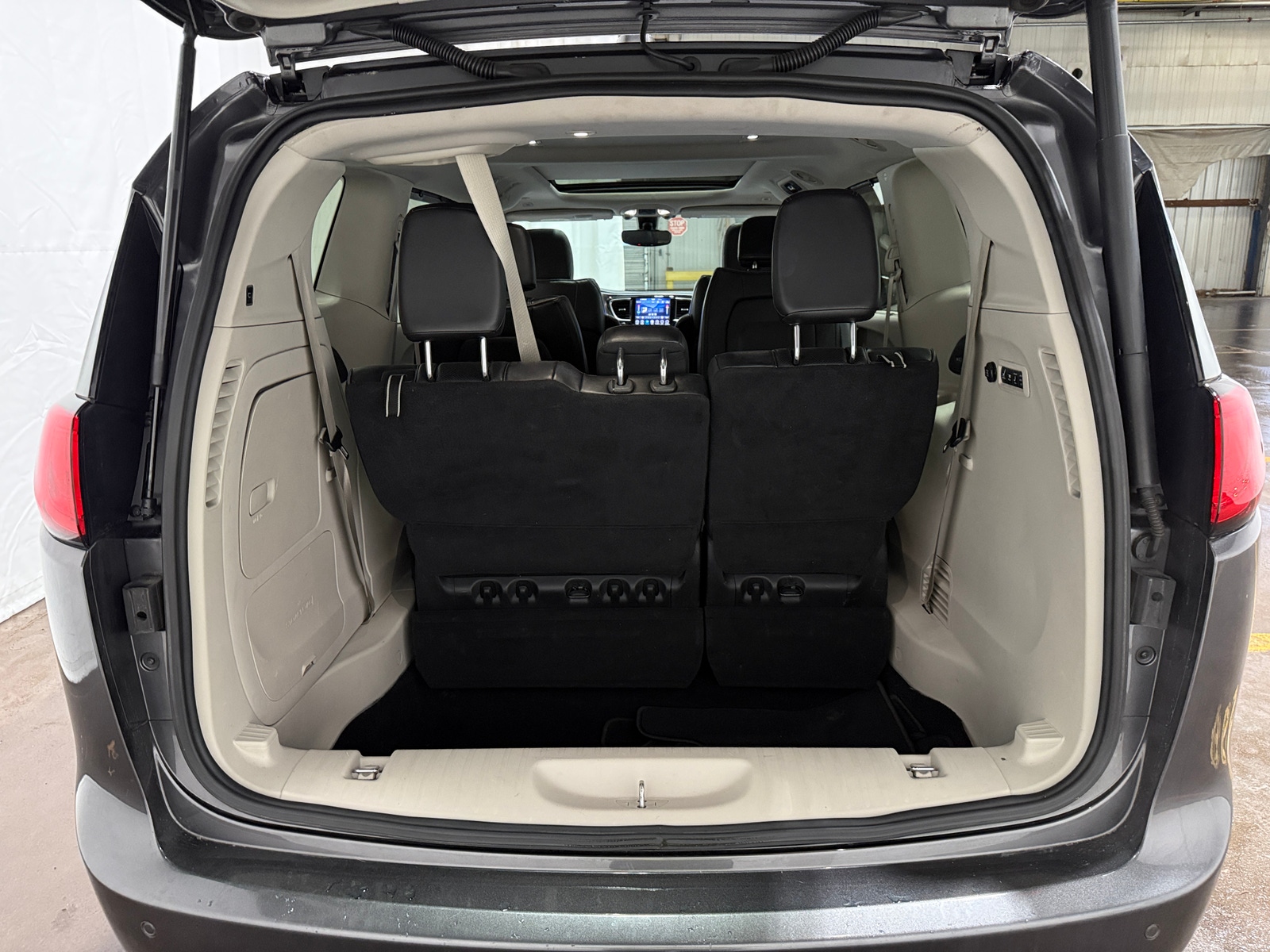 Thumbnail: 2019 Chrysler Pacifica - 6