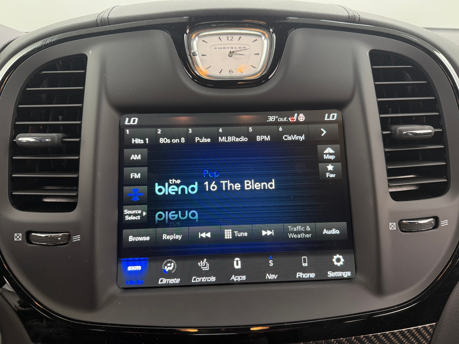 Thumbnail: 2023 Chrysler 300 - 3