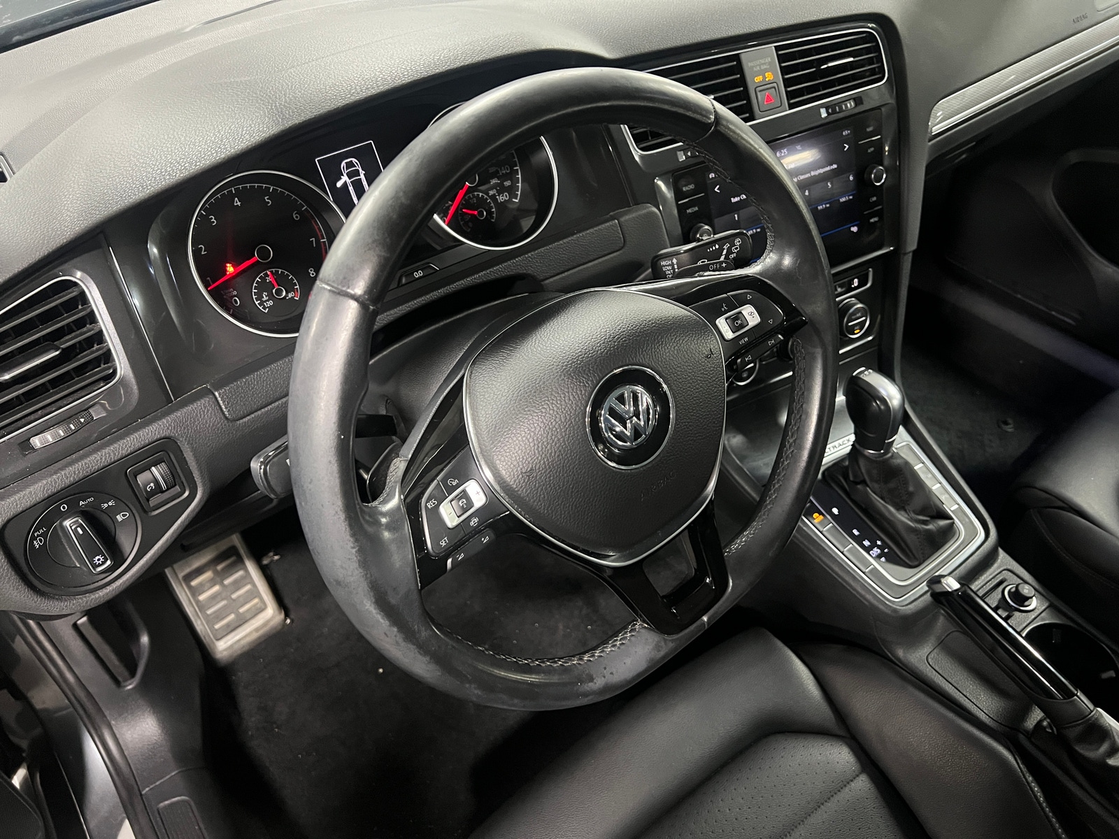Thumbnail: 2019 Volkswagen Golf - 4