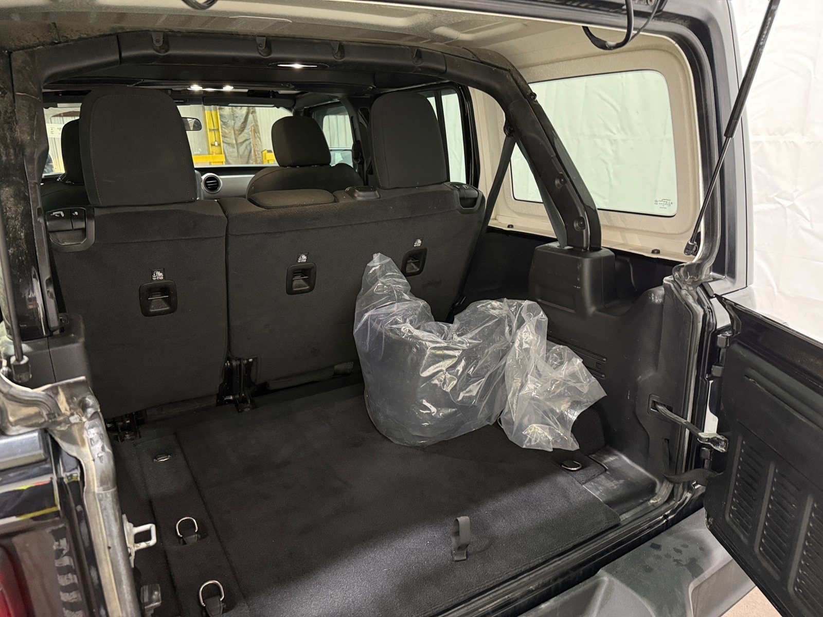 Thumbnail: 2021 Jeep Wrangler - 7