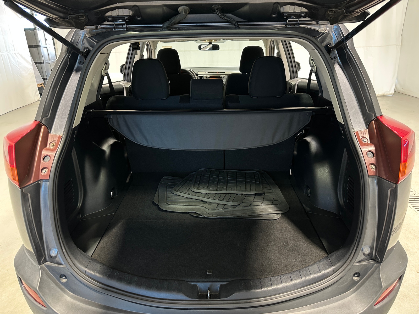 Thumbnail: 2015 Toyota RAV4 - 7