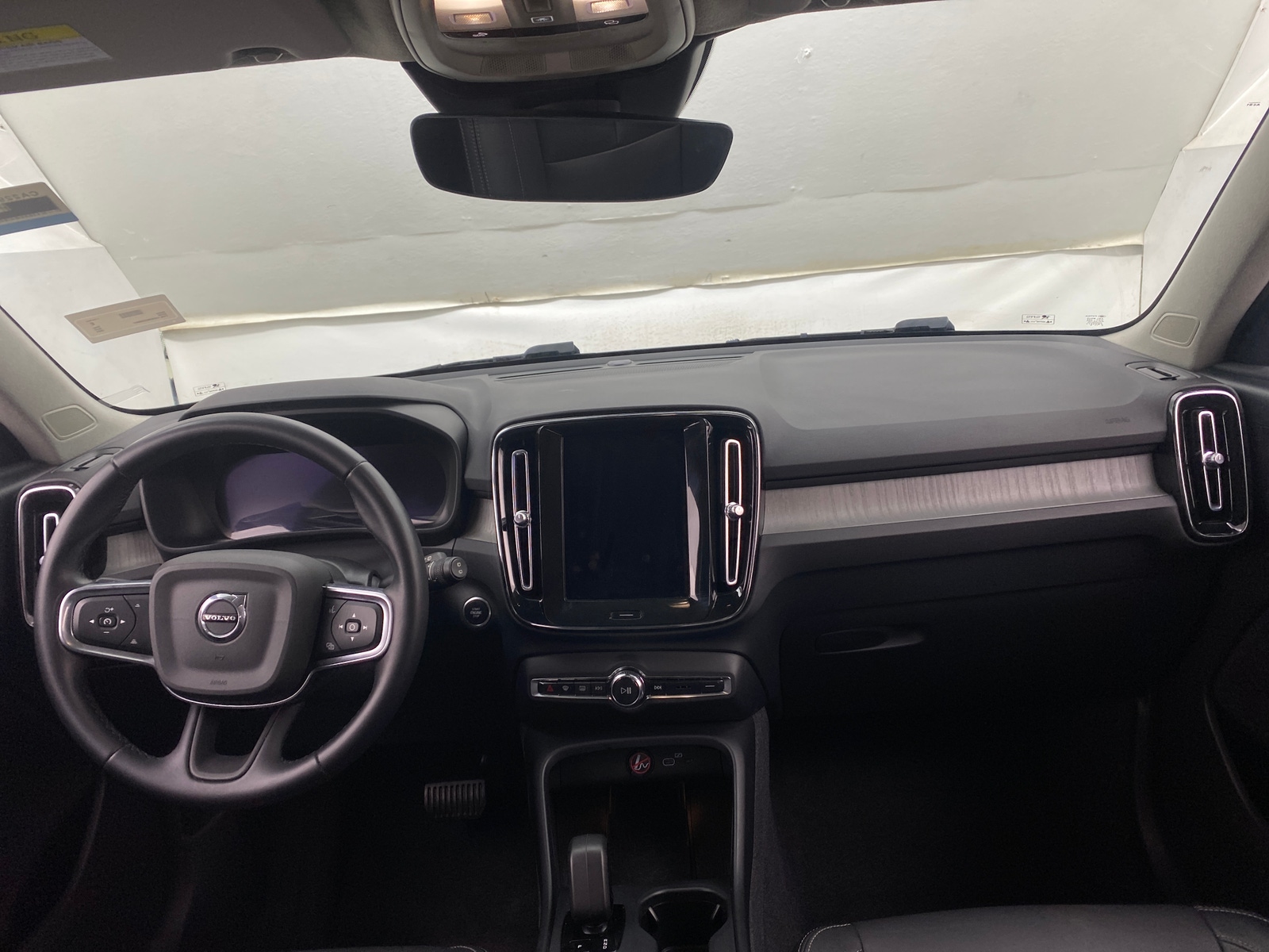 Thumbnail: 2024 Volvo XC40 - 2