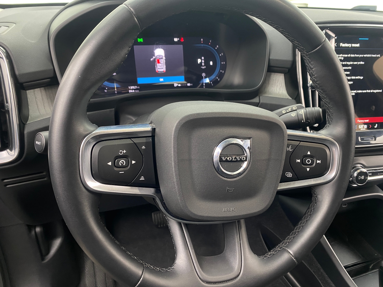 Thumbnail: 2024 Volvo XC40 - 4