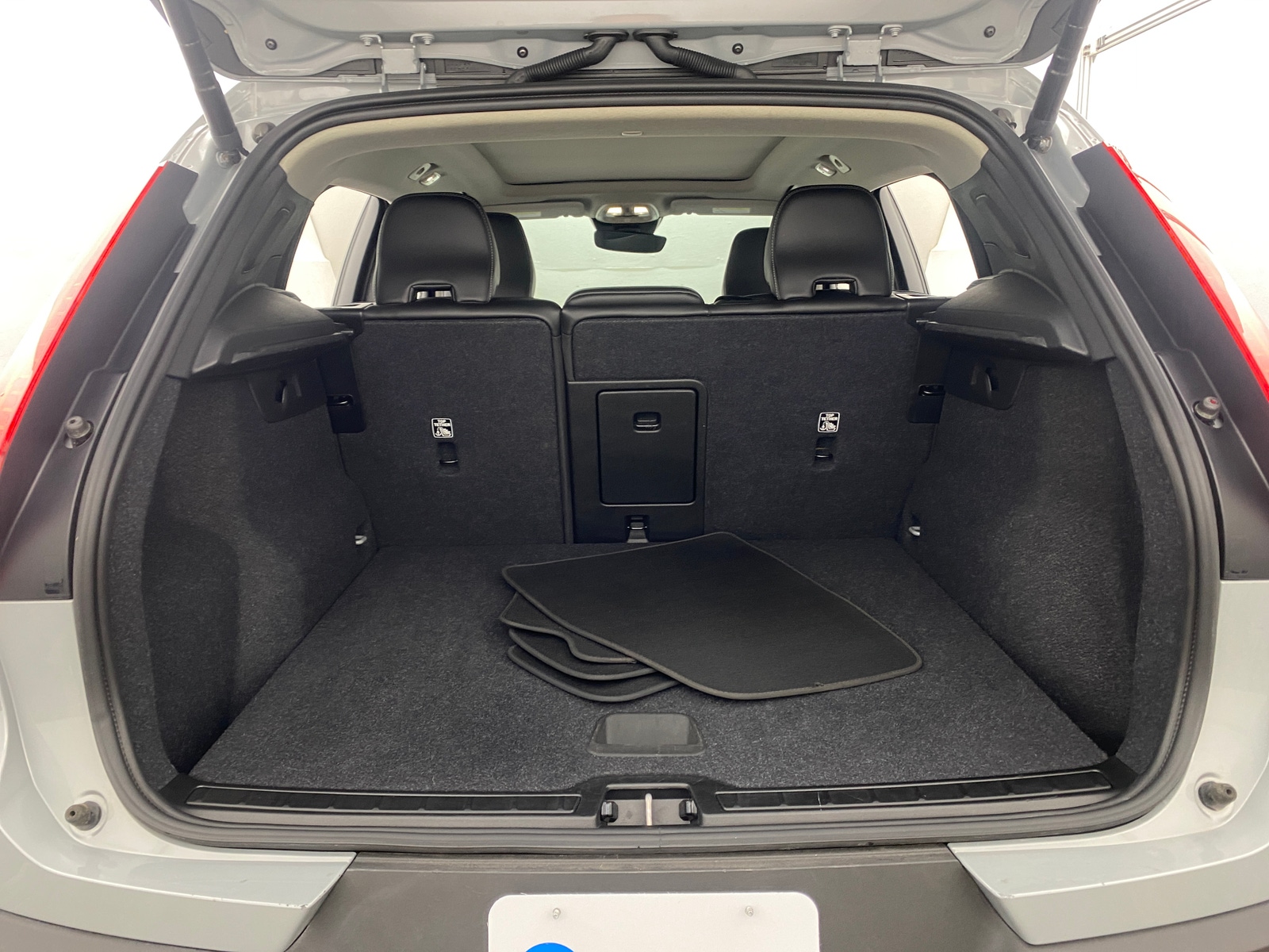 Thumbnail: 2024 Volvo XC40 - 6